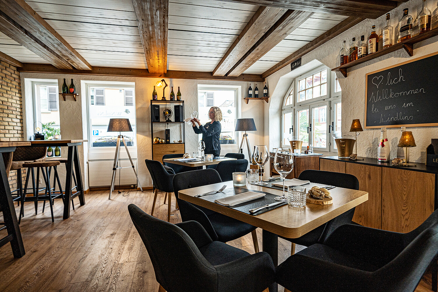 Das «Windlins» bietet weitere 20 Plätze und ist ebenfalls gemütlich mit viel Holz gestaltet.