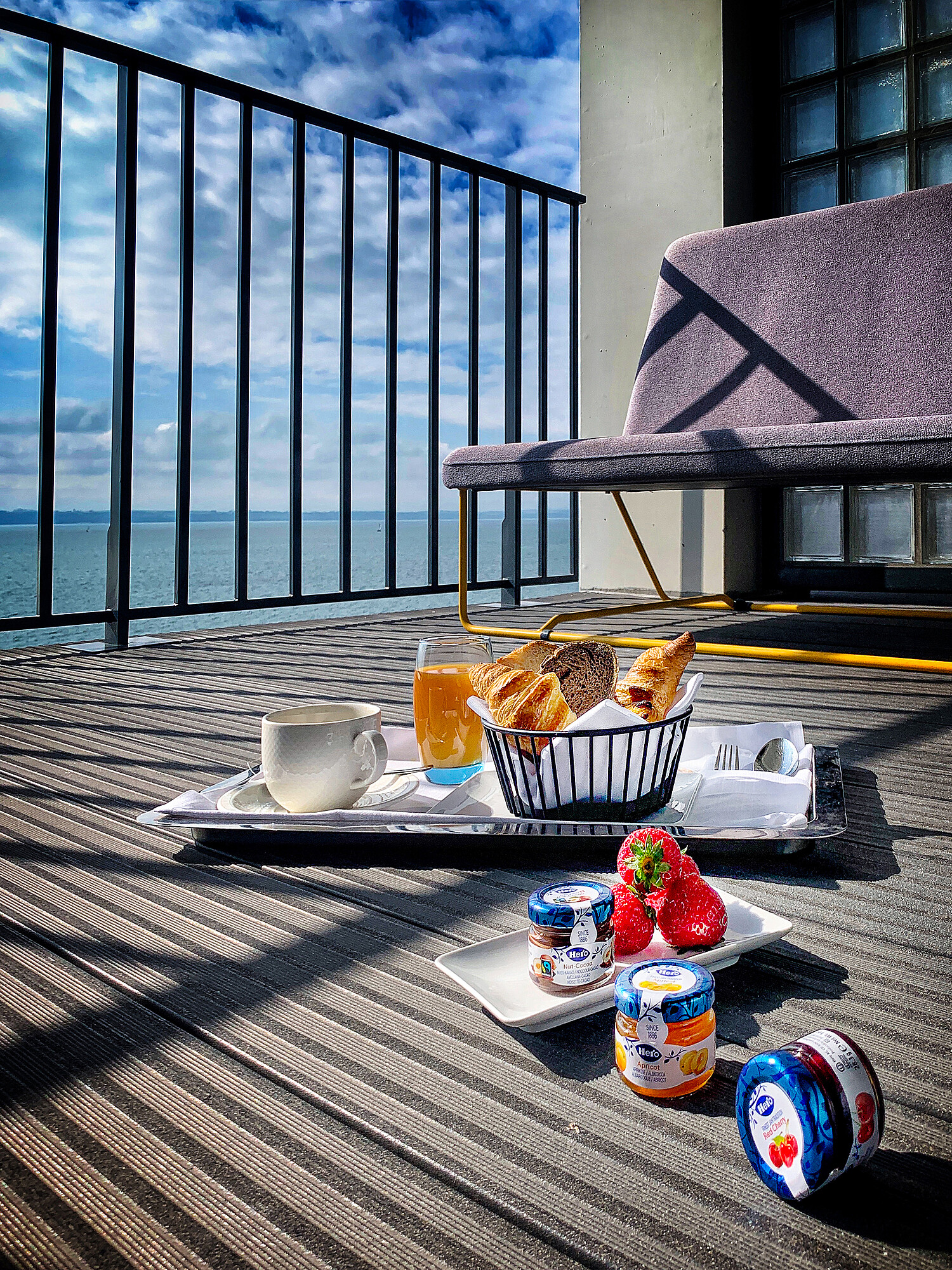 Schöne Aussichten: Fruchtiger Hero-Genuss krönt Gipfeli und Brot. 