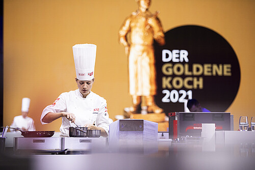 Ein Herzensprojekt der Kadi AG: Mit der Durchführung des Goldenen Kochs 2021 trotzt das Unternehmen der Krise – jetzt erst recht. Das im Oktober 2020 im Trafo Baden aufgezeichnete Halbfinale wird im Mai 2021 als Blick TV-Serie ausgetragen, das Finale findet im Berner Kursaal statt – live oder digital, das ist noch unklar.