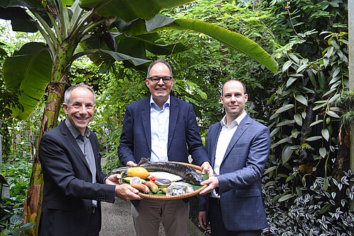 Wechsel im Management (v.l.n.r.): Nicolas Buchmann, neuer CEO im Tropenhaus Frutigen, Reto Conrad Leiter Direktion Informatik/Produktion/Services, Mitglied der Geschäftsleitung Coop und Marcel Baillods, bisheriger CEO.