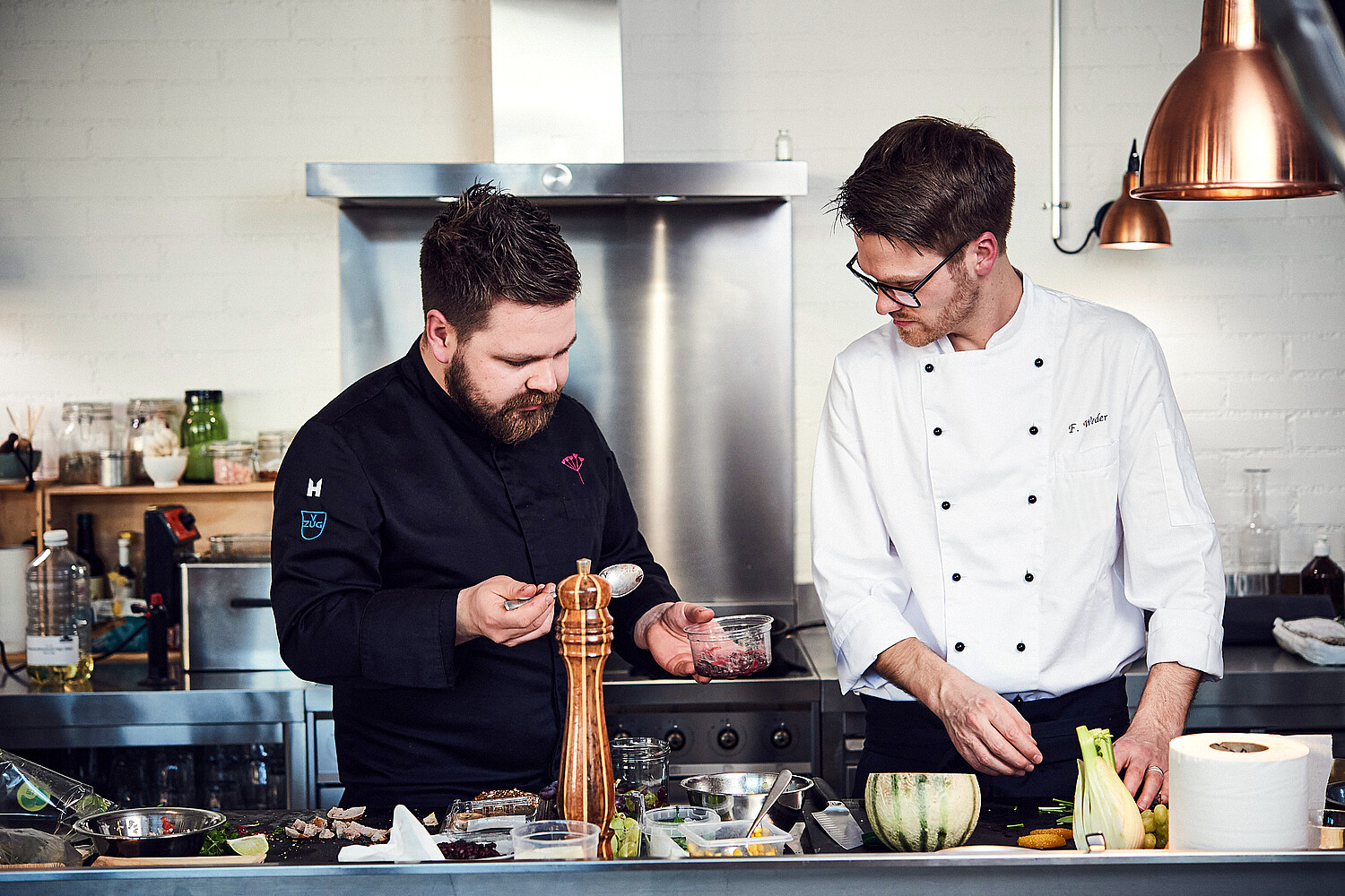 Les inspirations plant based d'André Kneubühler avec un facteur gastronomique - de l'entrée au quinoa au dessert exotique à la mangue avec la glace végétalienne à la noix de coco disponible chez Swiss Gastro Solutions.