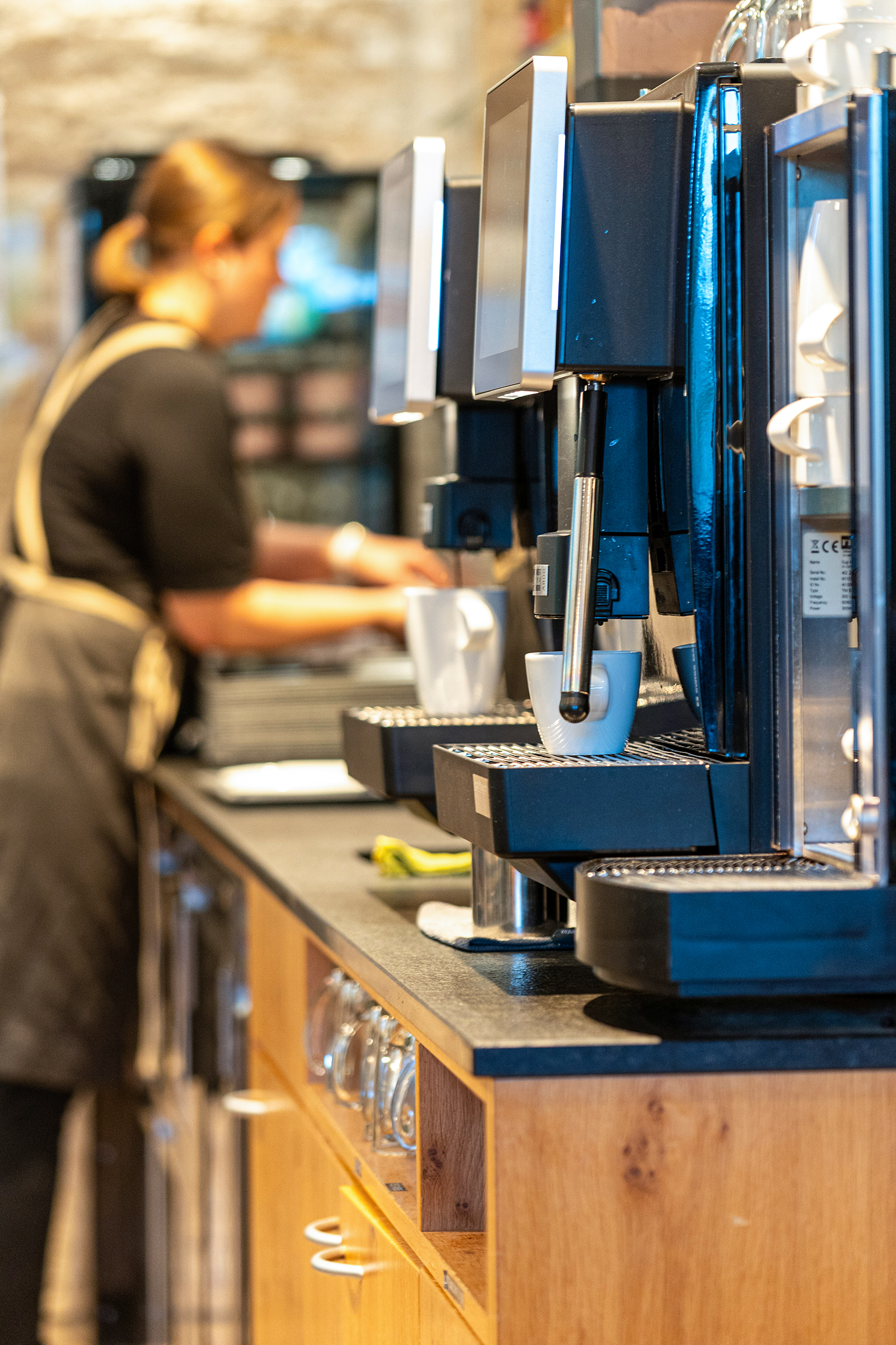 Sie ist äusserst zuverlässig, erzielt beste Qualität und meistert eine grosse Nachfrage in kürzester Zeit: die A800 von Franke Coffee Systems – bei Aeschbach Chocolatier als Doppelgruppe installiert.