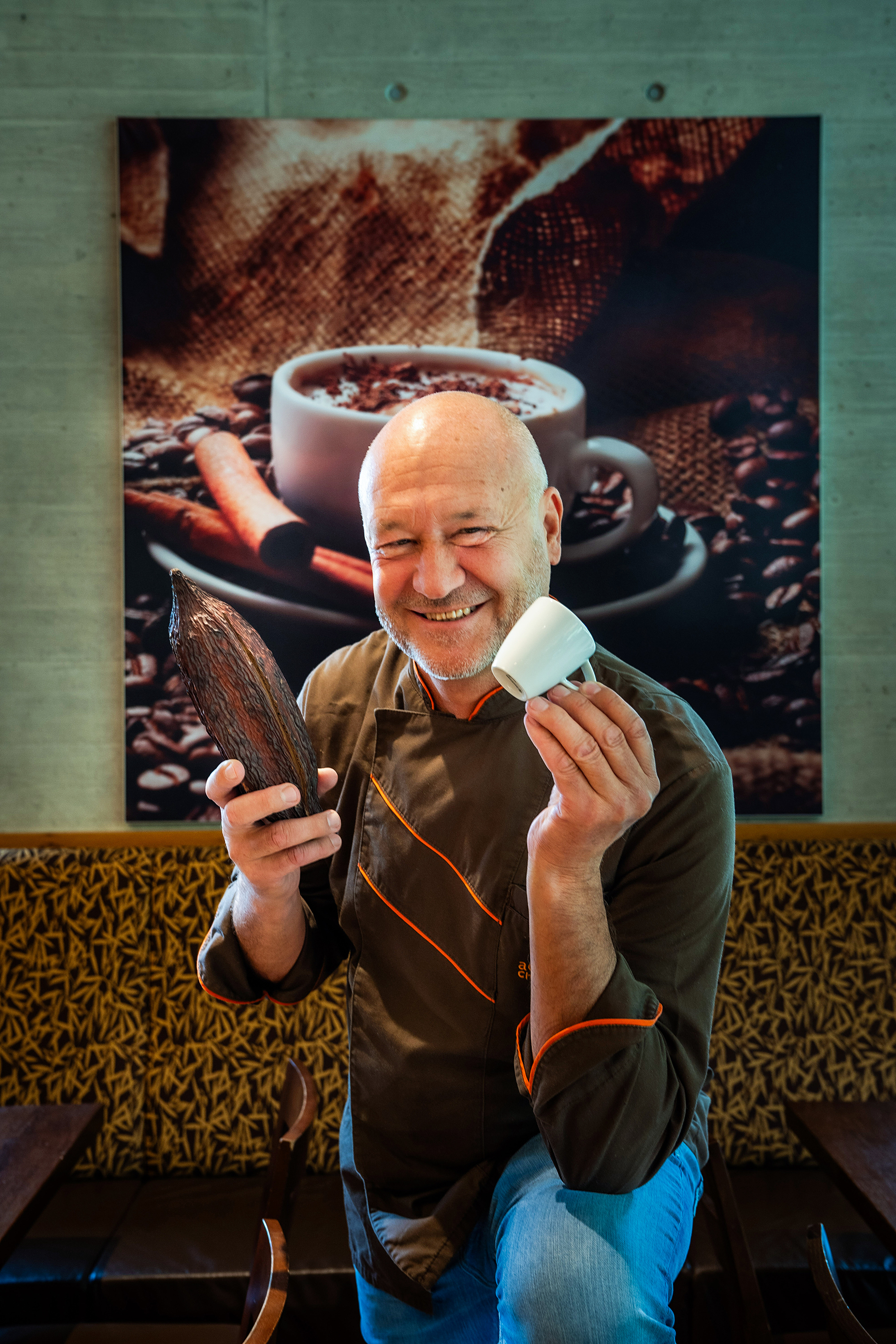 Sein Herz schlägt für Schokoladespezialitäten: Markus Aeschbach führt das Familienunternehmen seit 20 Jahren in zweiter Generation.