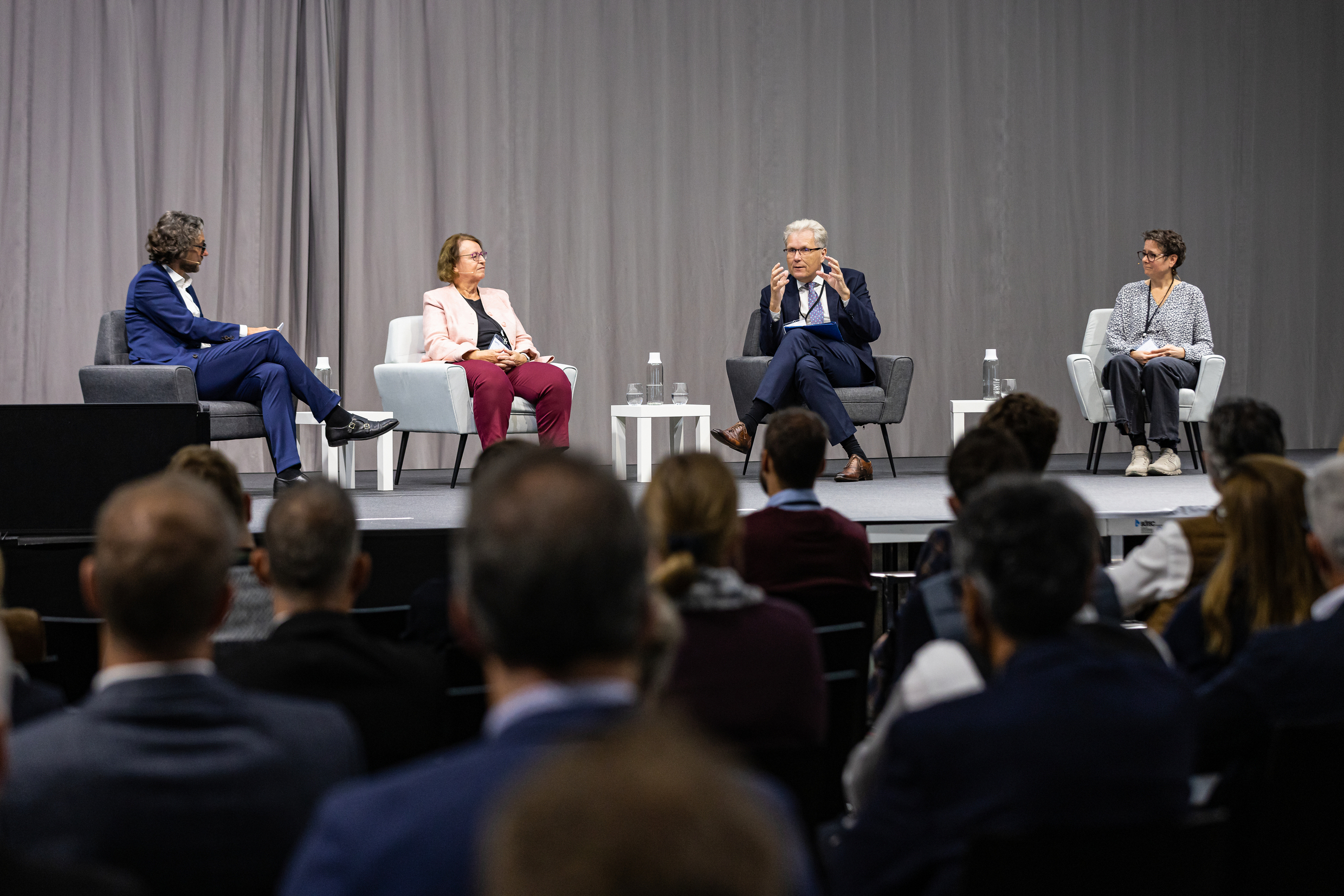 Igeho Congress Gemeinschaftsgastronomie | v.l. Podiumsdiskussion mit Andrin Willi, Prof. Ulrike Arens-Azevêdo, Prof. Dr. Knut Schmidtke und Janine Bunte.