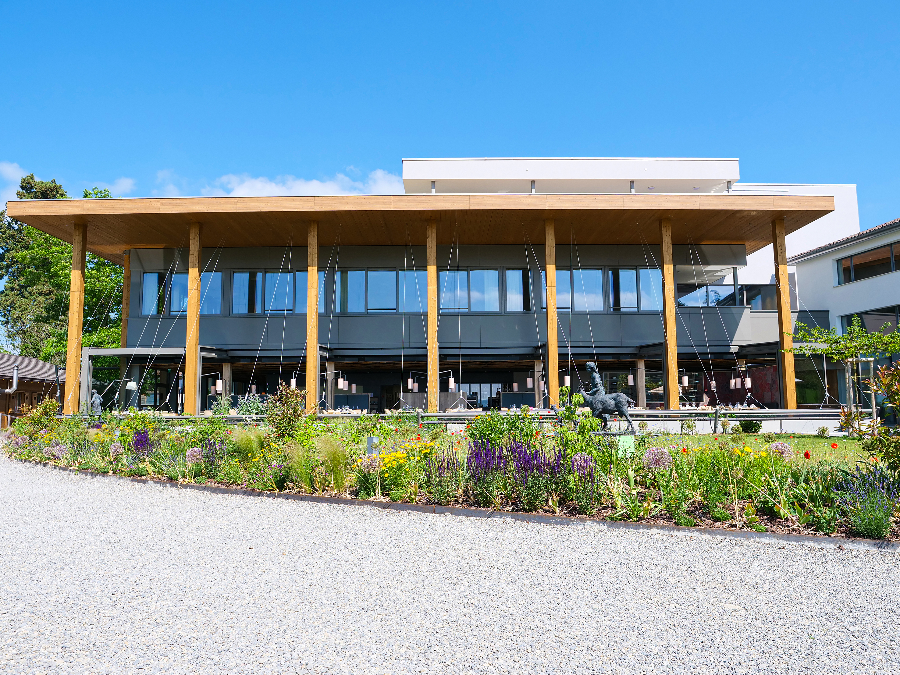 Der Neubau als Befreiungsschlag und grosser Schritt in die Zukunft: Letztes Jahr am 11.11.22 um 11.11 Uhr wurde das neue Eichberg nach anderthalbjähriger Bauzeit eröffnet und ersetzte das alte Restaurant, das zu wenig Platz bot und zu teuer im Unterhalt wurde.