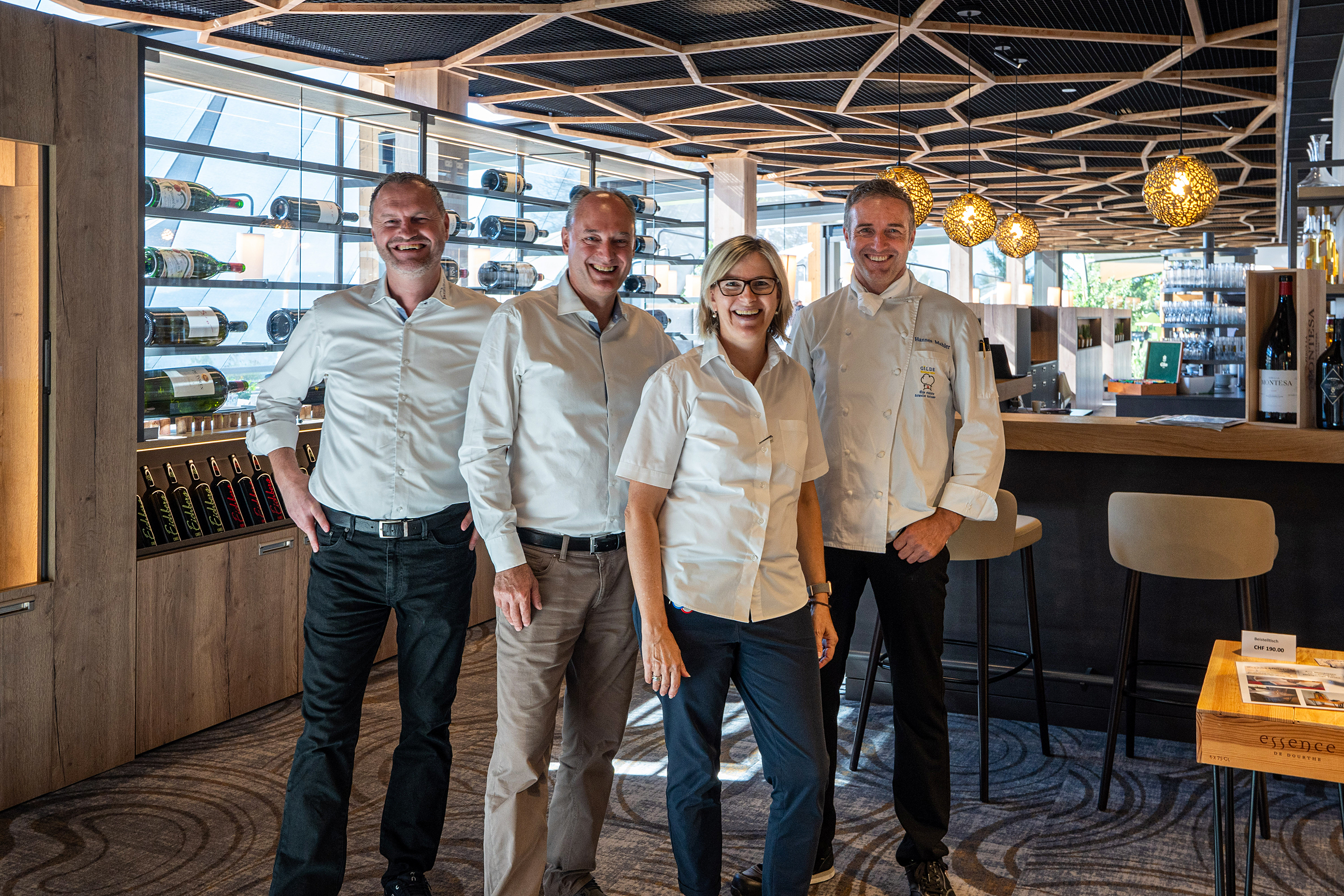 Ein Kernteam führt das Eichberg in der dritten Generation (v.l.): Eli Wengenmaier, Geschäftsführer, Thomas Fenner, Leiter Restauration und stellvertretender Geschäftsführer, Käthi Mahler-Urech, Leiterin Event-Administration und Hannes Mahler-Urech, Leiter Einkauf, Produktion und Haustechnik. Es fehlt: Katharina Wengenmaier-Frey, Leiterin Administration.