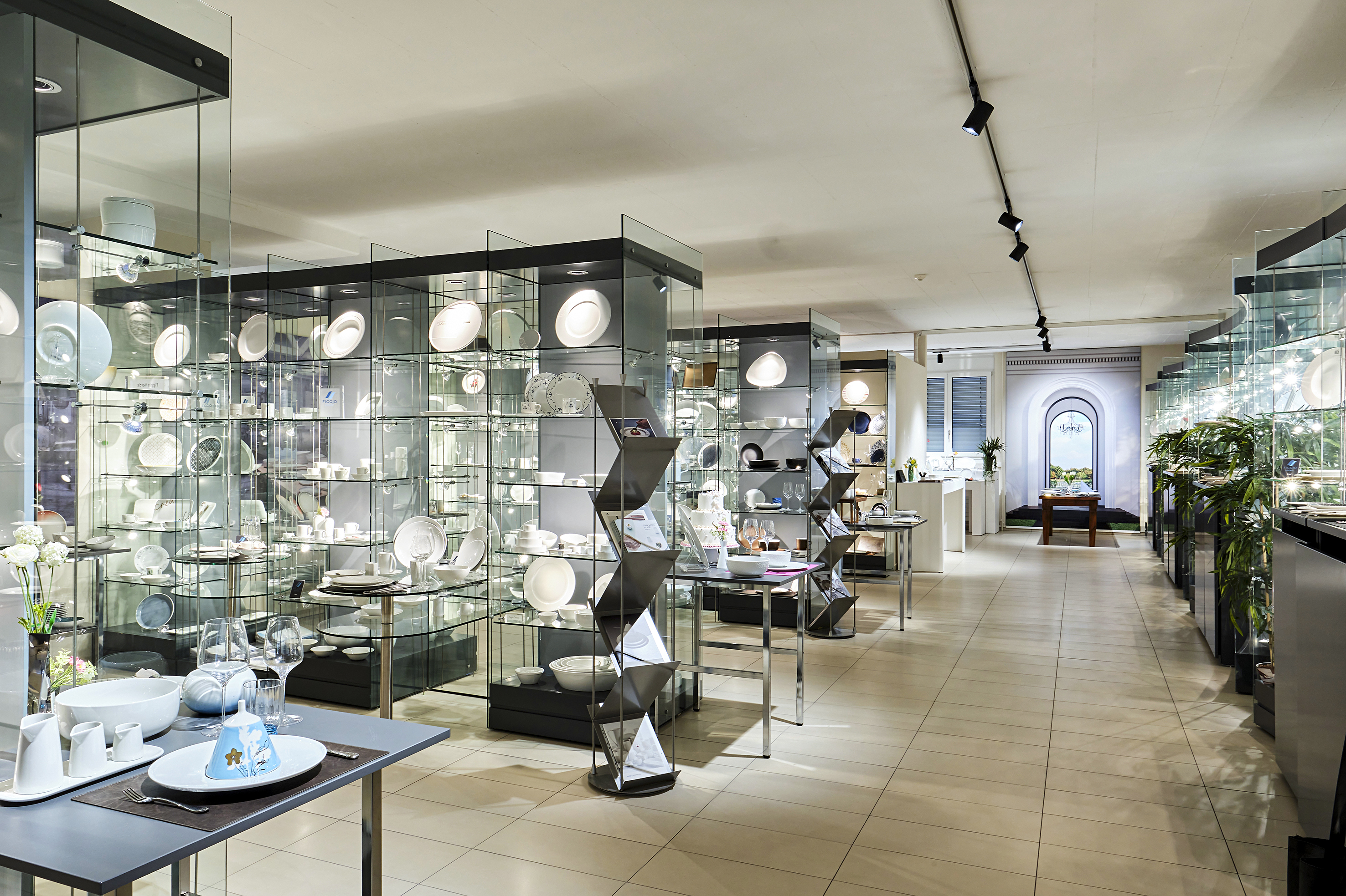 Mit über 20 000 Artikeln verfügt die Gastroimpuls Hunkeler Gastro AG über ein umfangreiches Produkteangebot. Ein grosser Teil davon kann im rund 500 Quadratmeter grossen Showroom am Grimselweg 5 in Luzern begutachtet werden. 