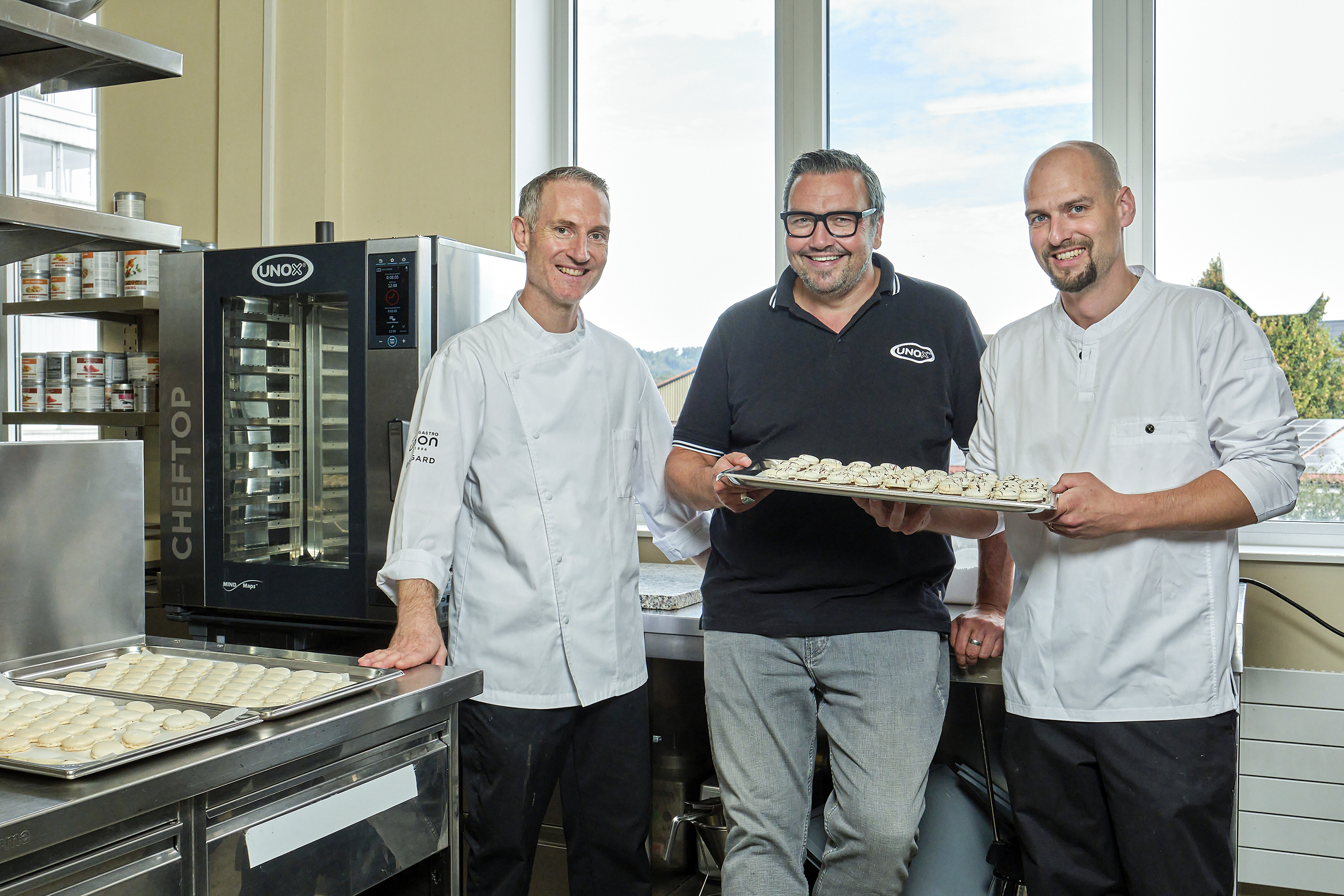 Fühlten sich gut beraten: Stefan Mühlematter (links) und Sacha Lahr (rechts) von Sweet-Passion gemeinsam mit Alex Freiburghaus.