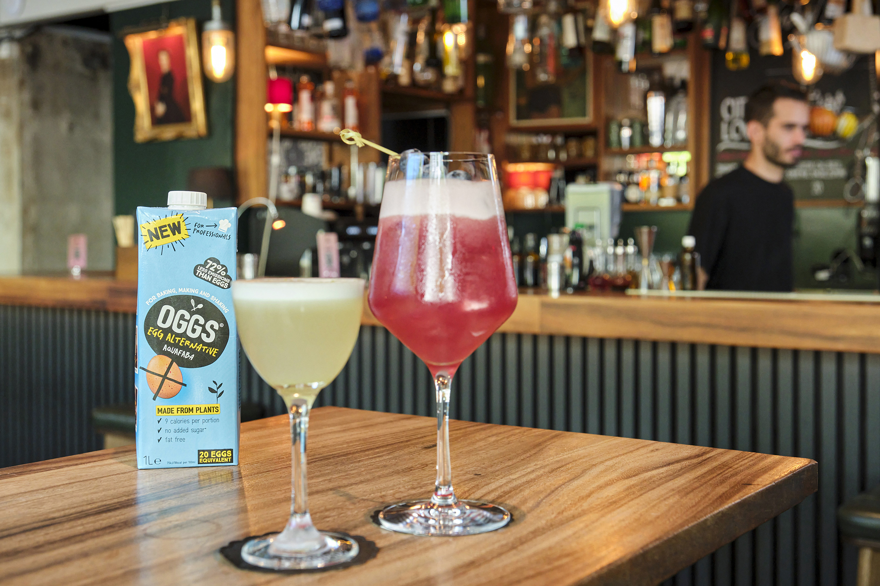 Der fruchtig-rote Tokyo Drift und der nussig-weihnachtliche Pistazio Sour punkten mit Geschmack und Aussehen: Der feste und gleichzeitig sämige Schaum von OGGS überzeugt Profis wie Gäste und ist schnell und einfach zubereitet.