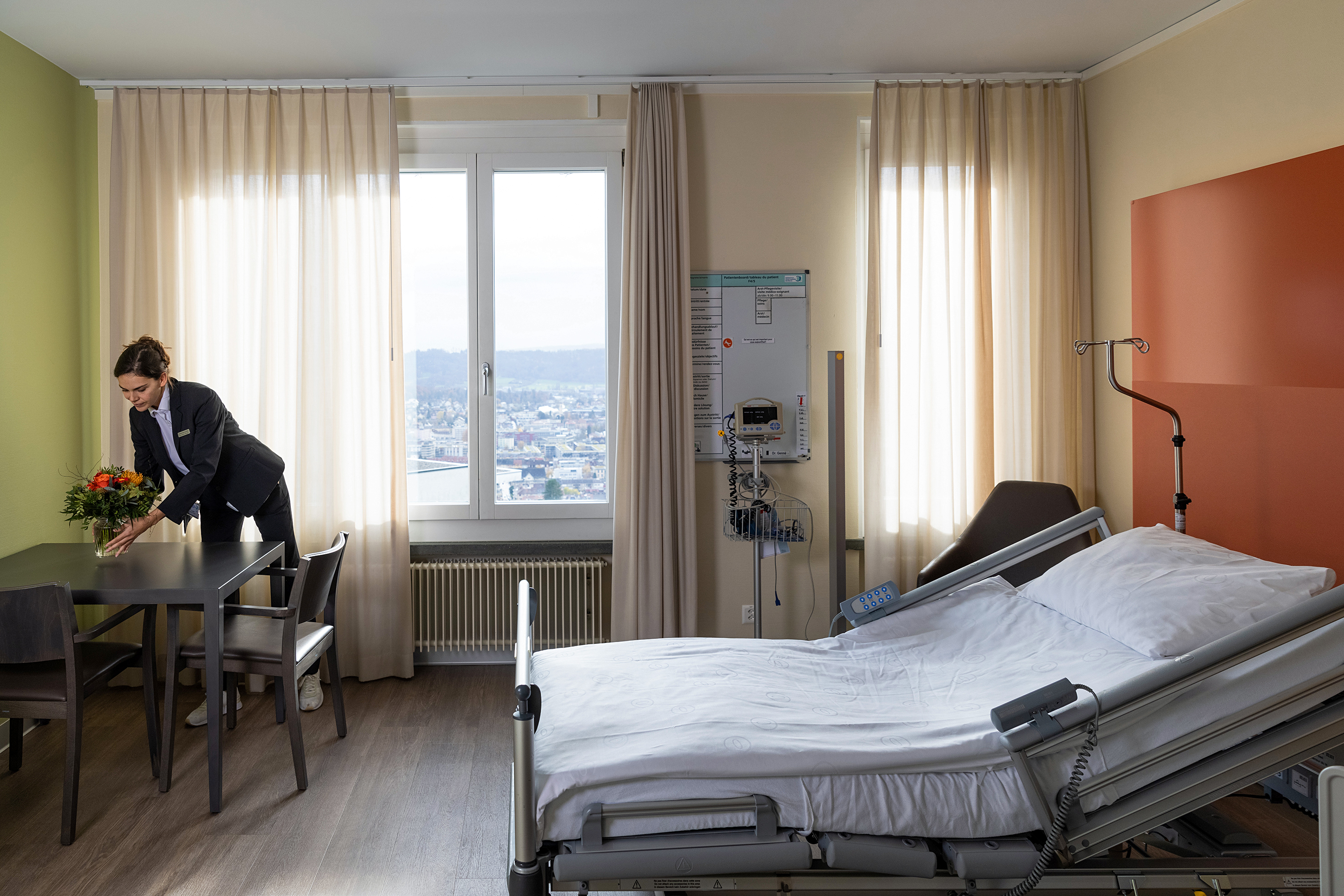 Jedes Jahr werden hier über 90 000 Patientinnen und Patienten behandelt, letztes Jahr wurde die Grenze von 100 000 erreicht – so viele wie noch.