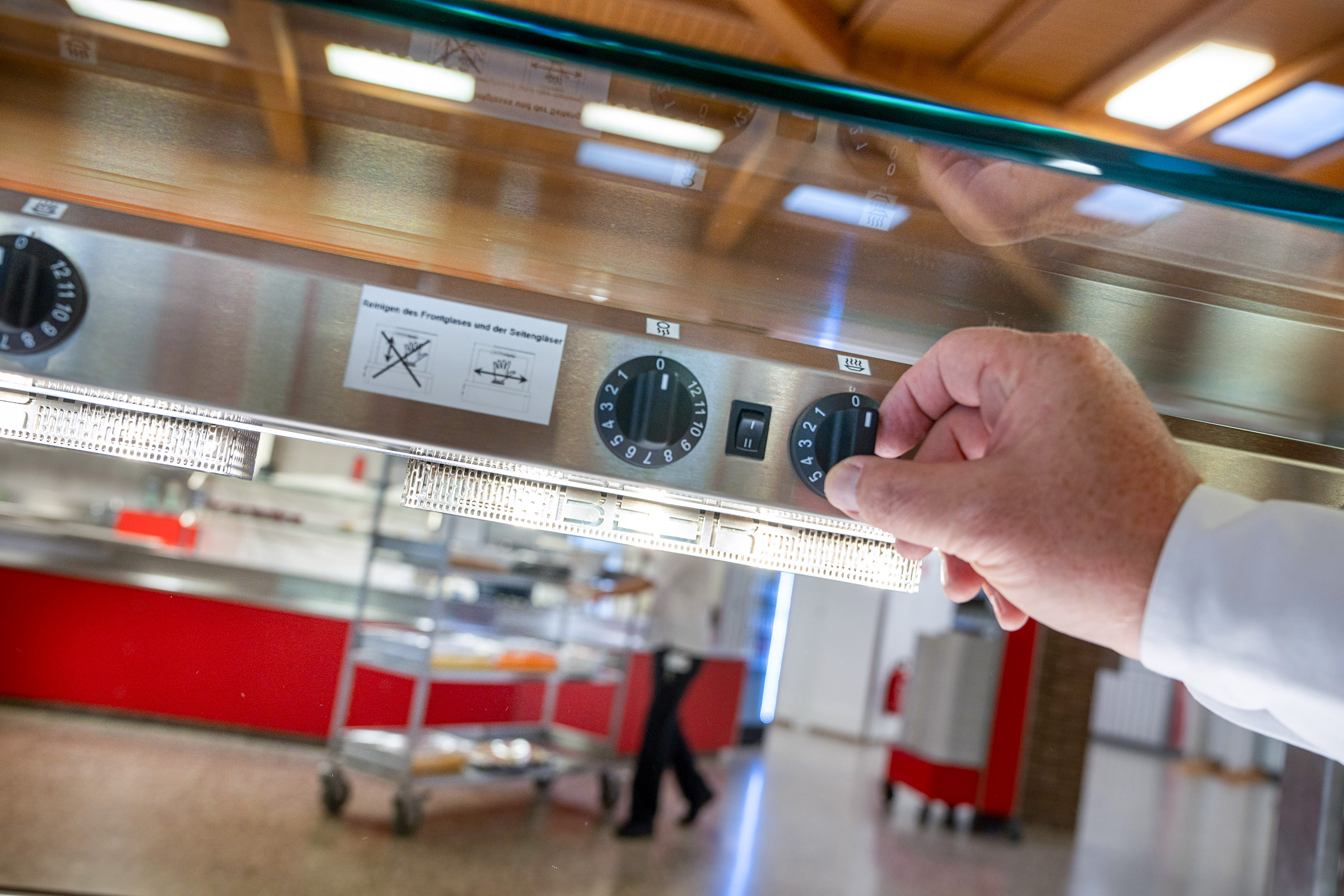 Der Beer Food Trolley punktet mit Ober- und Unterhitze und erreicht so eine konstante Temperatur der Speisen.