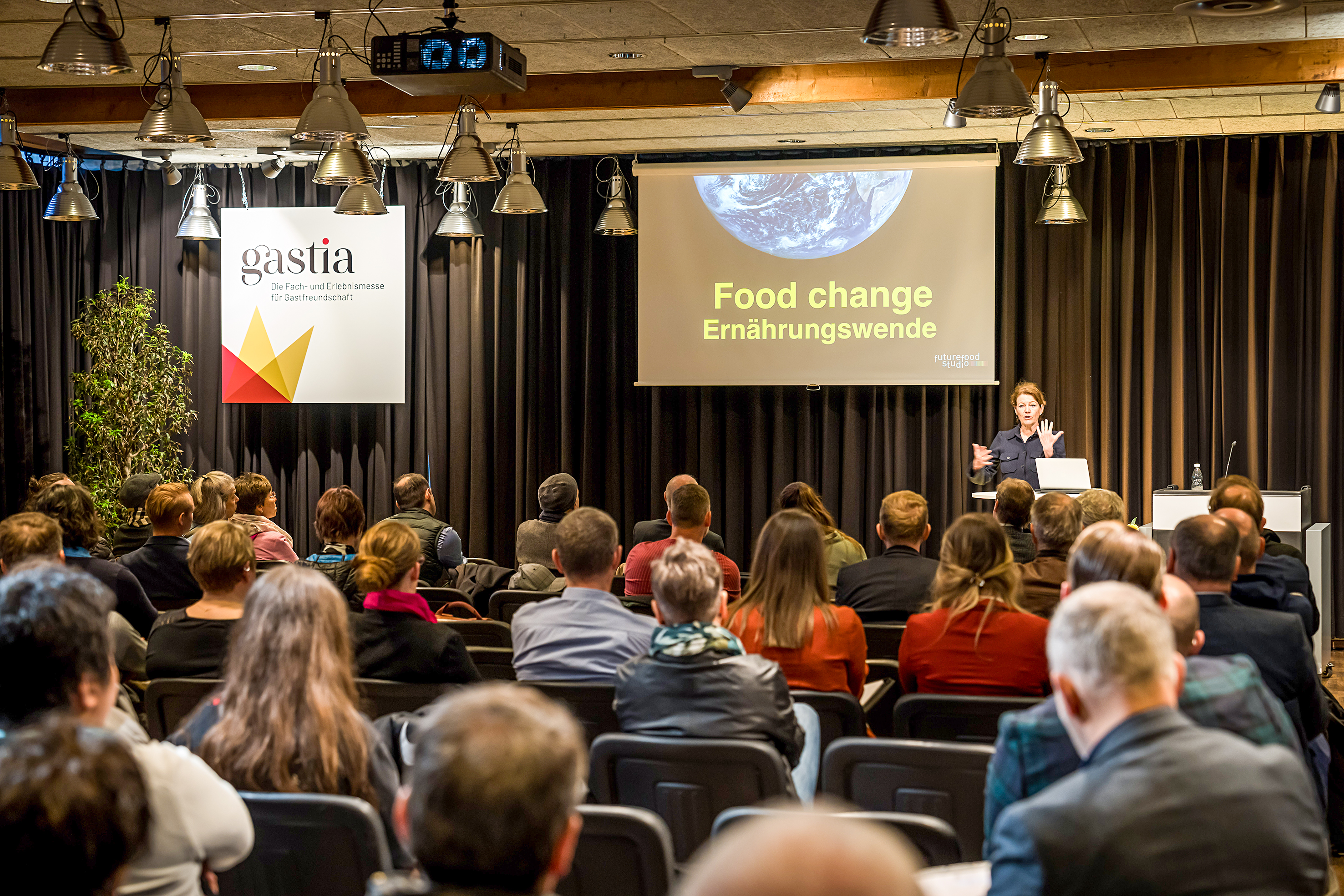 Referat von Hanni Rützler an der Gastia 2023, Expertin in Foodtrends.