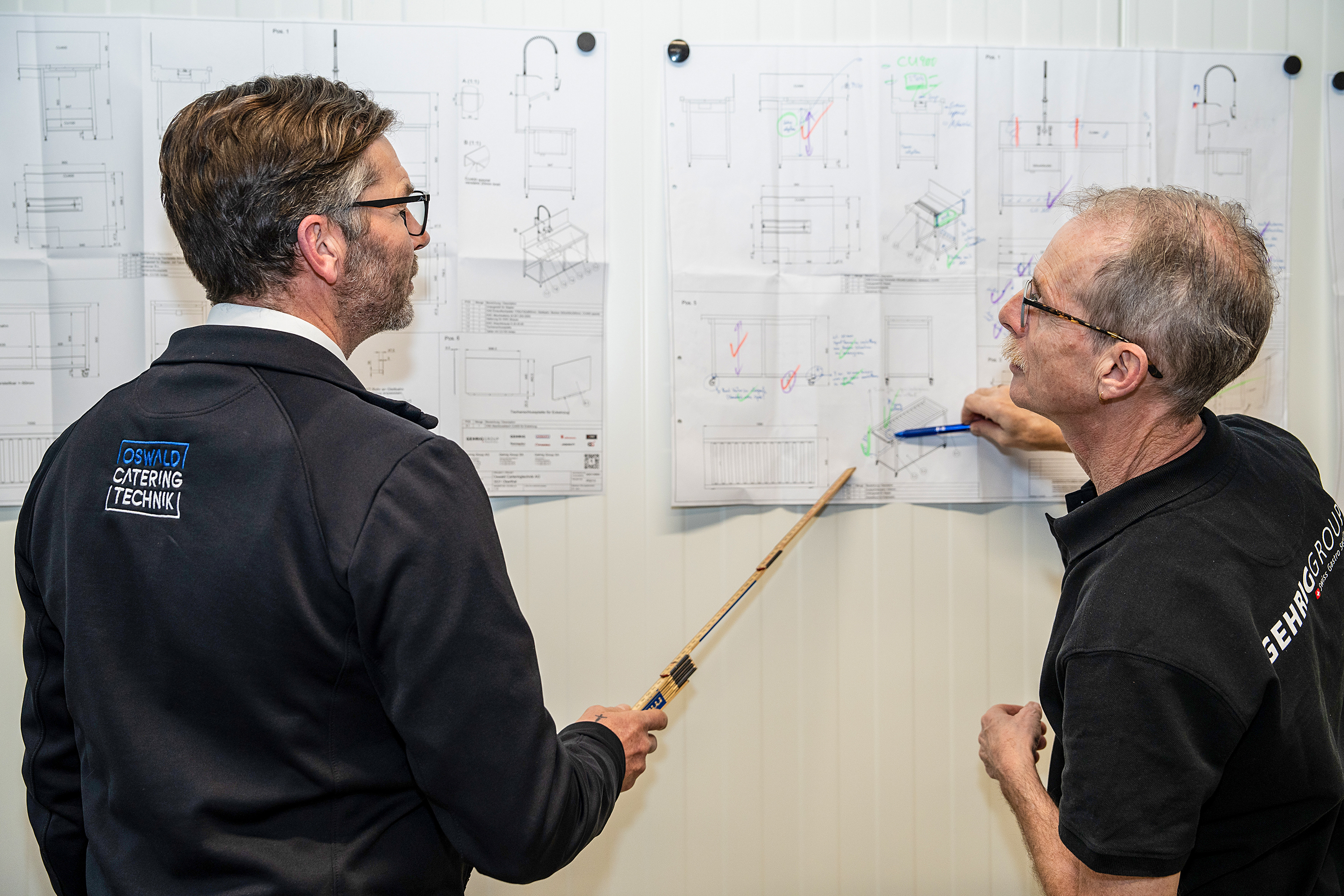 Rolf Oswald, Inhaber der Oswald Cateringtechnik AG (l.) hat schon mal besondere Kundenwünsche. Jean-François Longchamp, Key Account Manager bei der Gehrig Group AG kennt seinen langjährigen Kunden gut und hat immer eine passende Lösung.