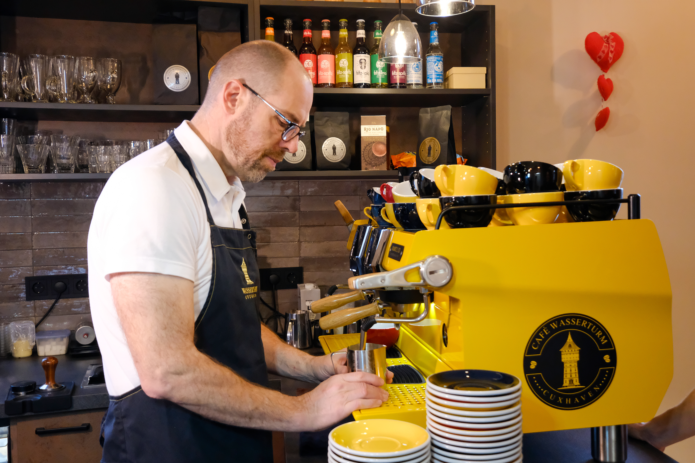 Im Showroom der Egro Suisse AG in Dottikon erhielten Alain und Mirabelle Caboussat eine auf ihre Bedürfnisse zugeschnittene Schulung zur Rancilio Specialty RS1.