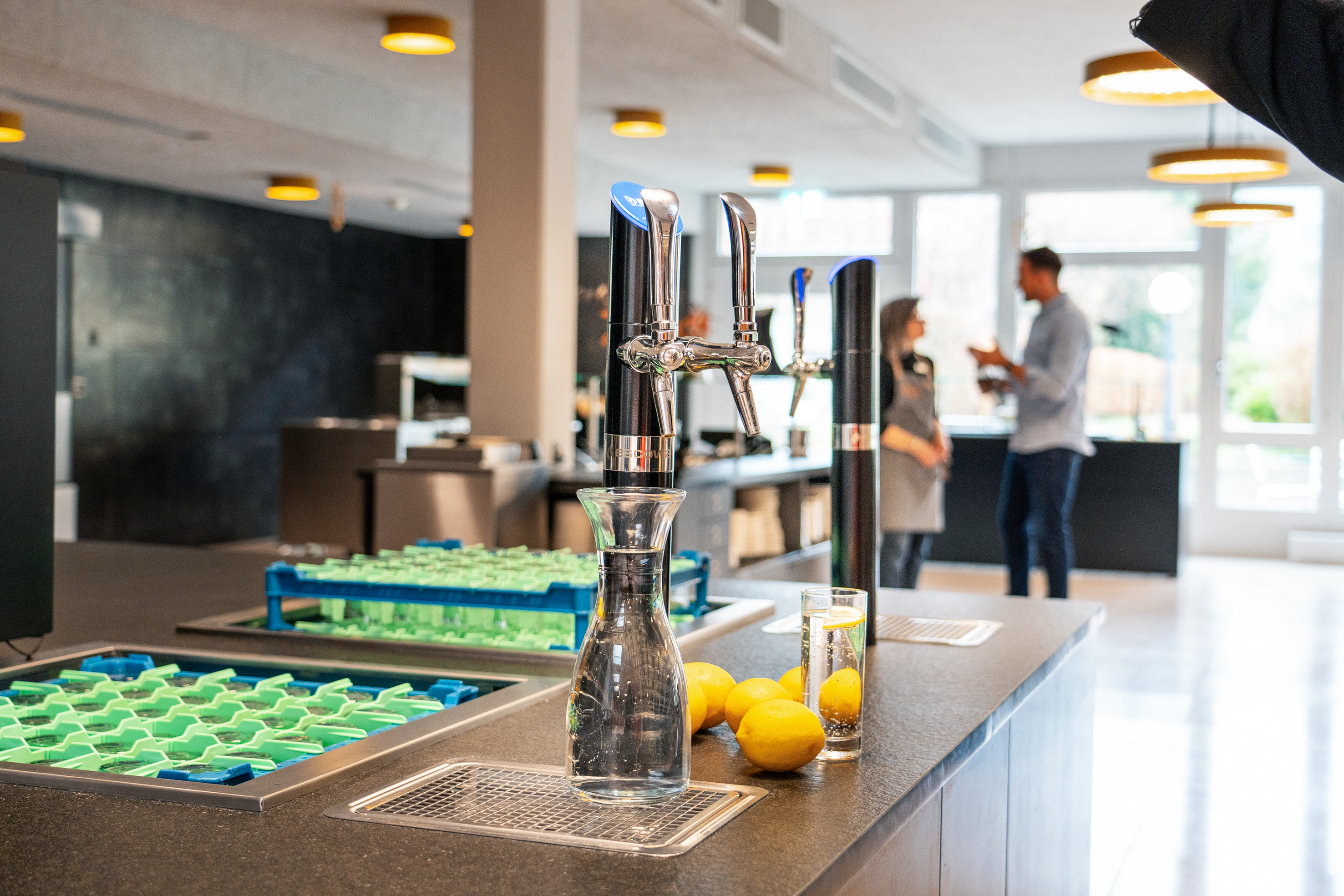 Im Restaurant Food Market stehen zwei BWT WasserBars, die 90 Liter in der Stunde liefern und ohne viel technischen Schnickschnack einen störungsfreien Betrieb garantieren.