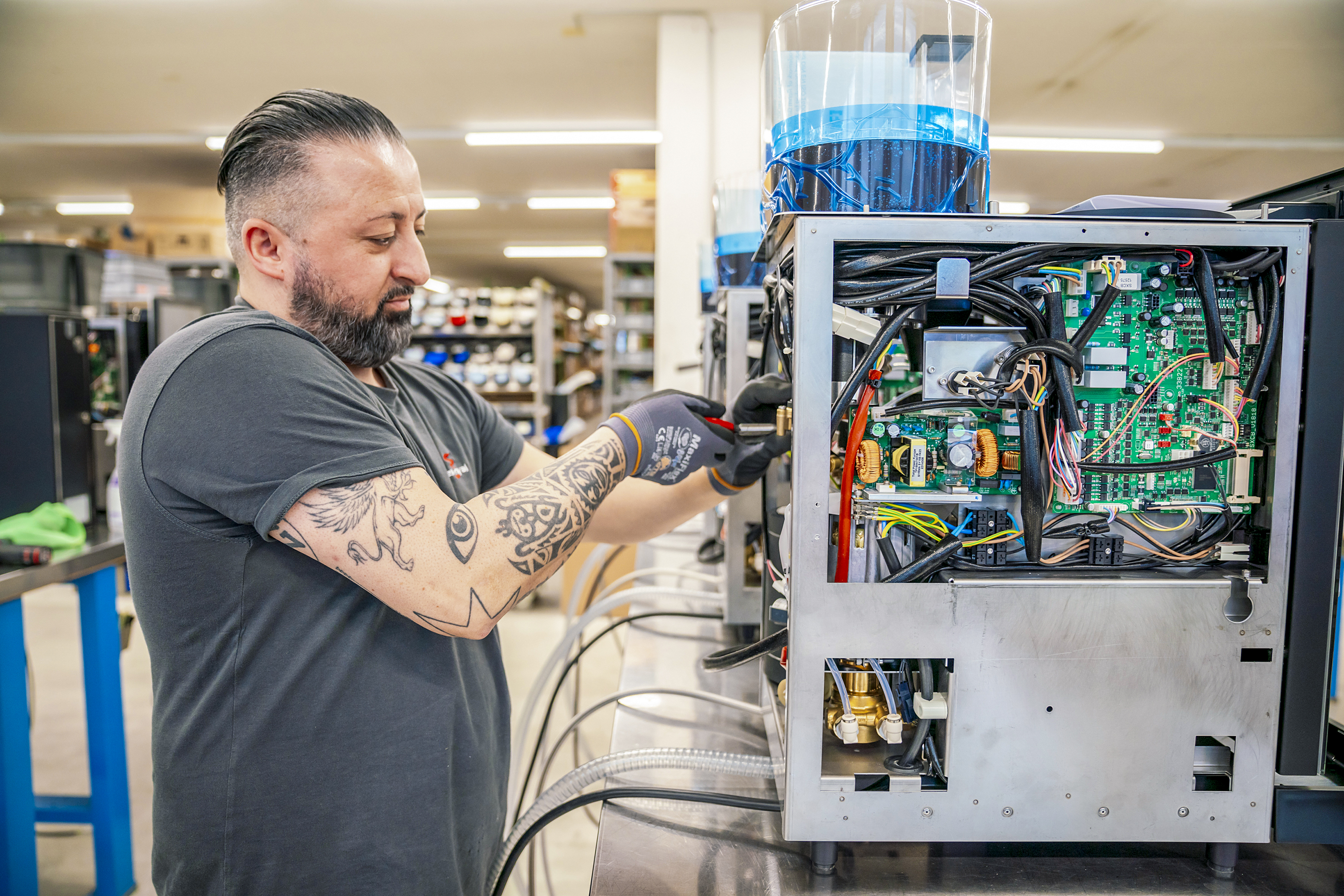 Der Mensch im Mittelpunkt: Motivierte und zuverlässige Mitarbeitende mit hoher Fachkompetenz und Loyalität zur Firma sind ein Teil des Erfolgsrezepts von Rex-Royal.