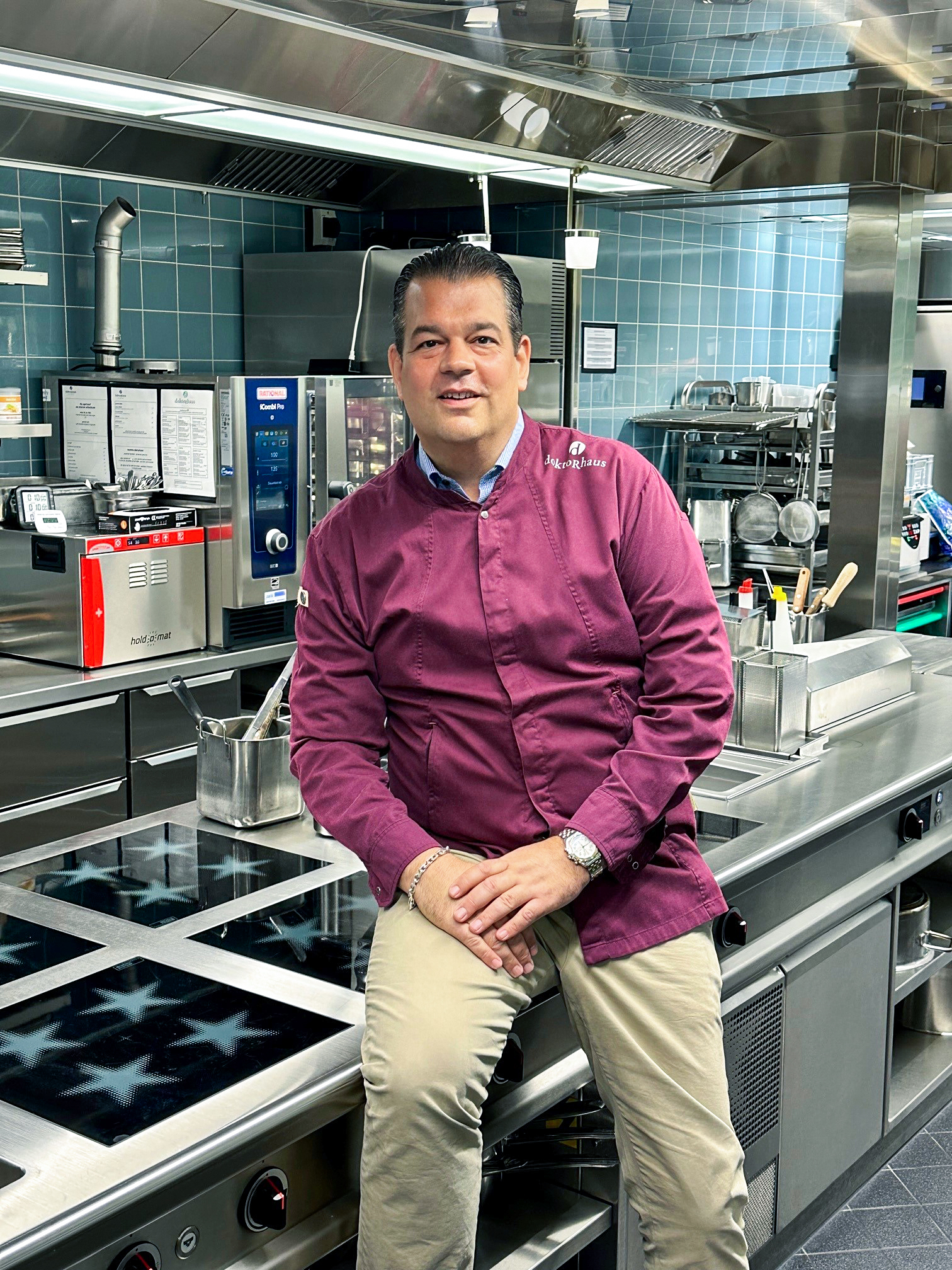 Christian Haller, Inhaber und Geschäftsführer des Restaurants Doktorhaus, in seiner neuen Küche.