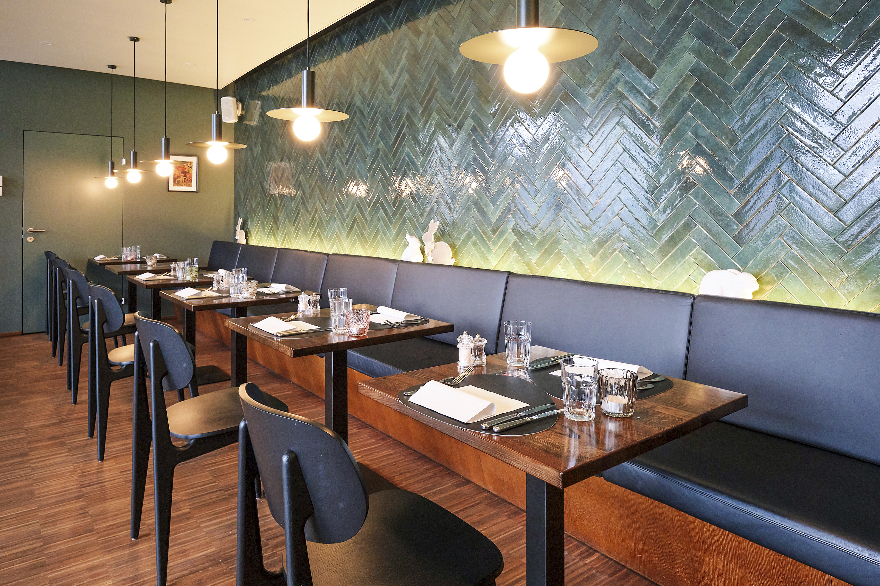 Aus der ehemaligen Bar wurde neu ein ganztags geöffnetes Bistro. Hier werden einfachere Gerichte angeboten.