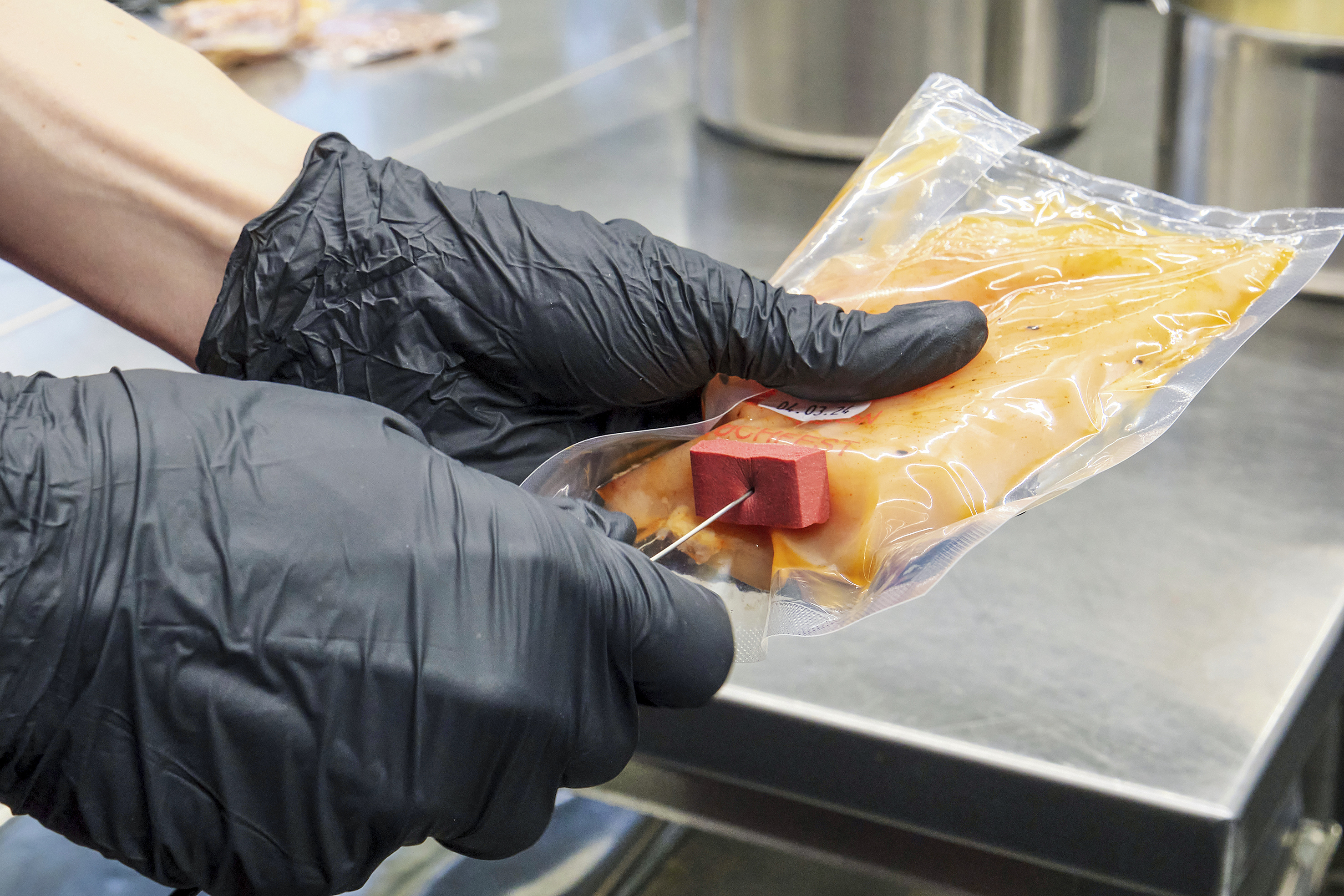 Vom Pouetbrüstli bis zum Hamburger: Alles ist portionsweise und sous-vide-gegart vorbereitet.