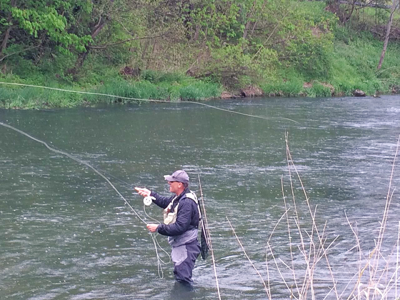 Stefan Schramm will sein Wissen weitergeben und Interessierte im Fliegenfischen ausbilden.
