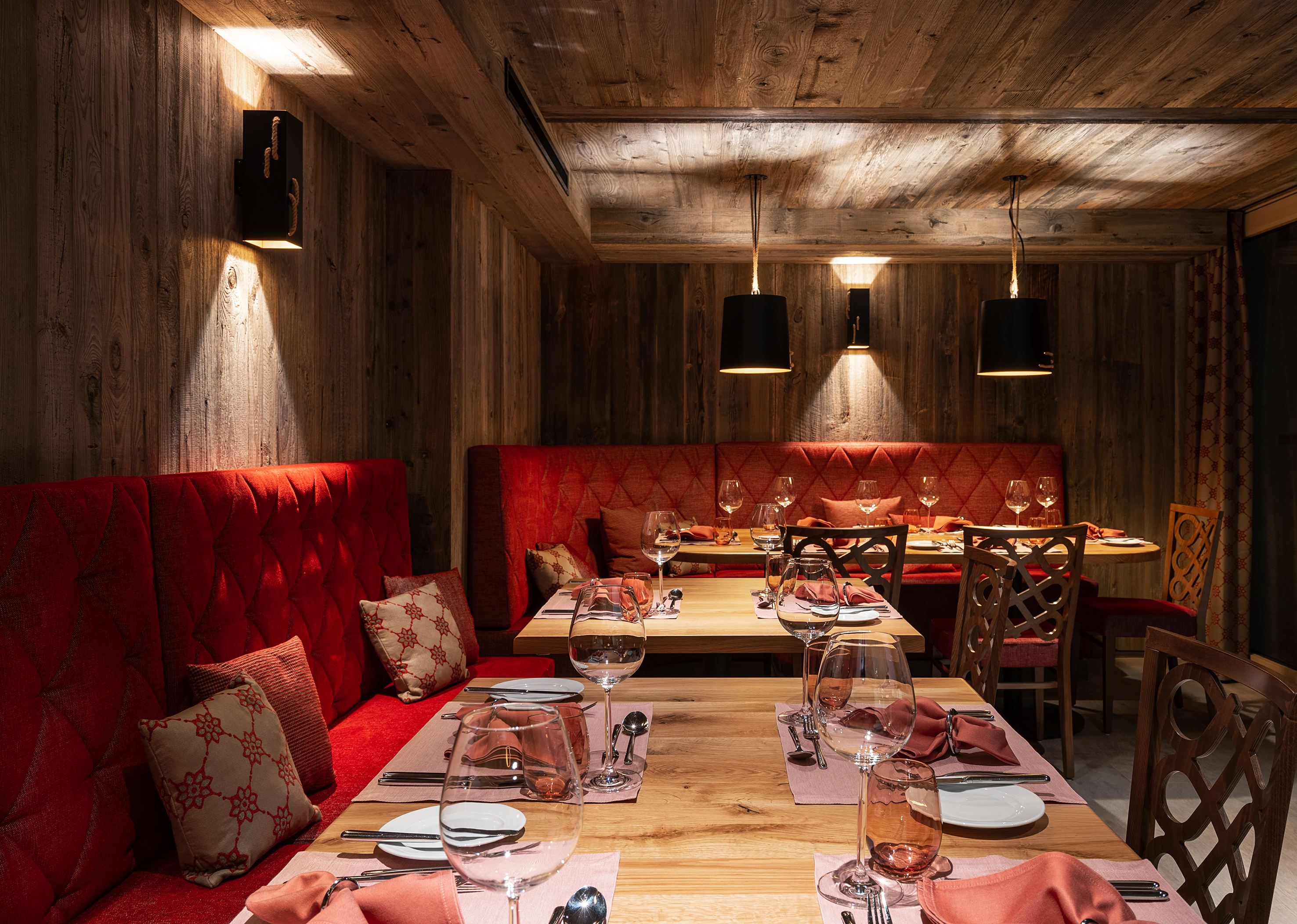 Ob Fine-Dining im Peak3 oder Käsespezialitäten in der Käsestube melted (Bild unten) – mit insgesamt drei Restaurants bietet La Ginabelle seinen Gästen viel kulinarische Abwechslung.