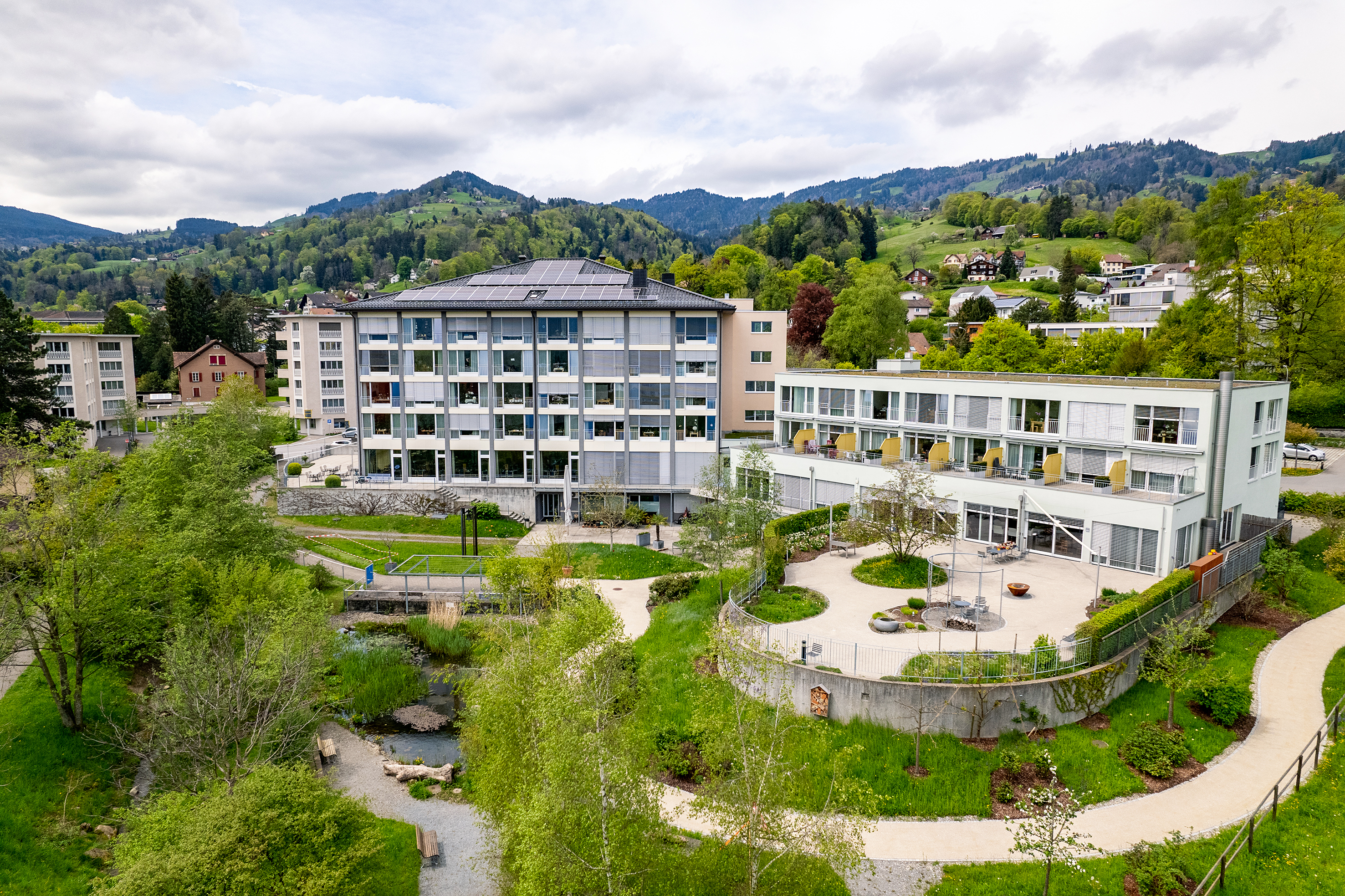 Das Haus Viva ist zentral und trotzdem im Grünen gelegen.