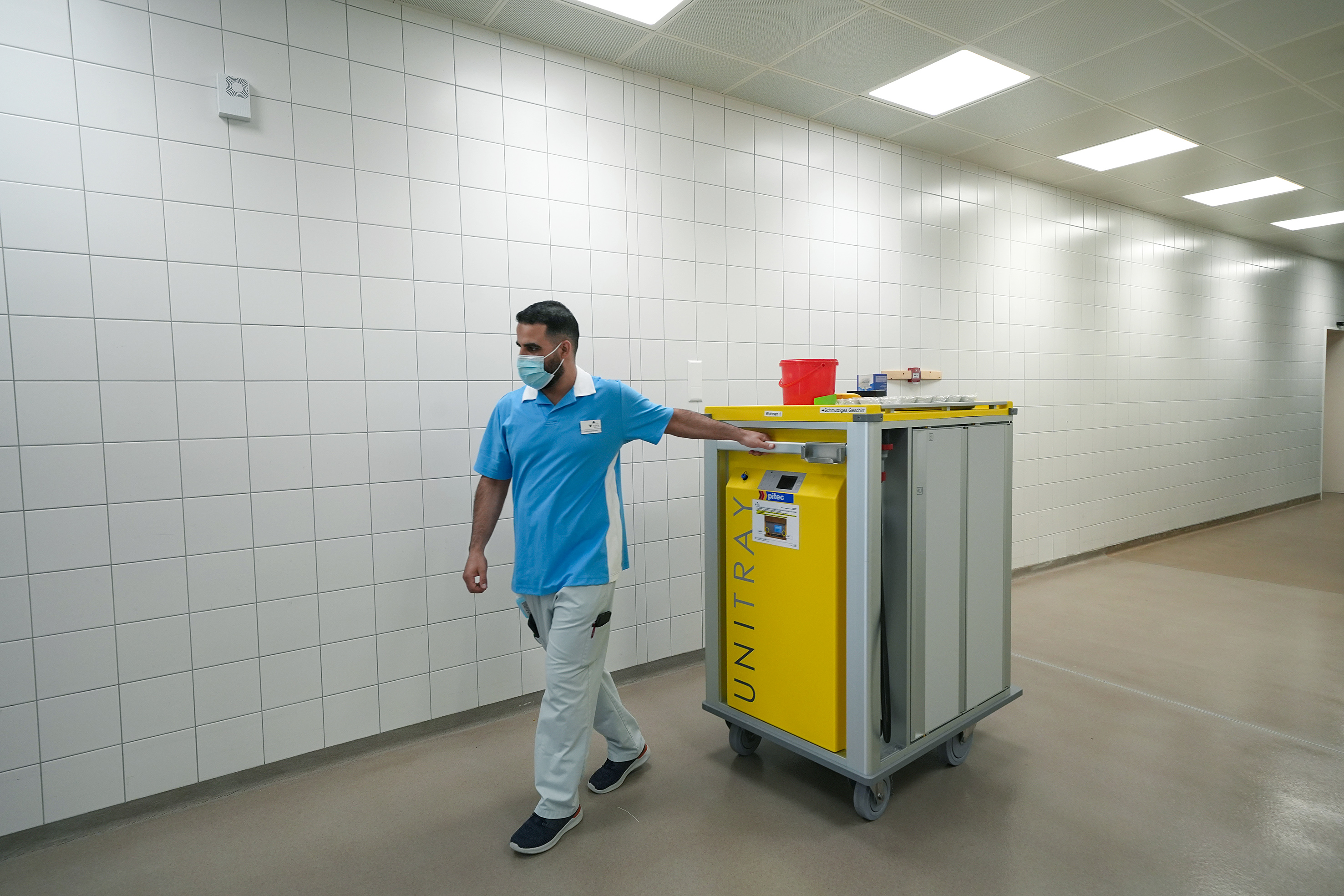 Klein, kompakt und einfach im Handling: Die neuen Unitray-Heissluftwagen kommen auch beim Hauswirtschaftsteam sehr gut an.