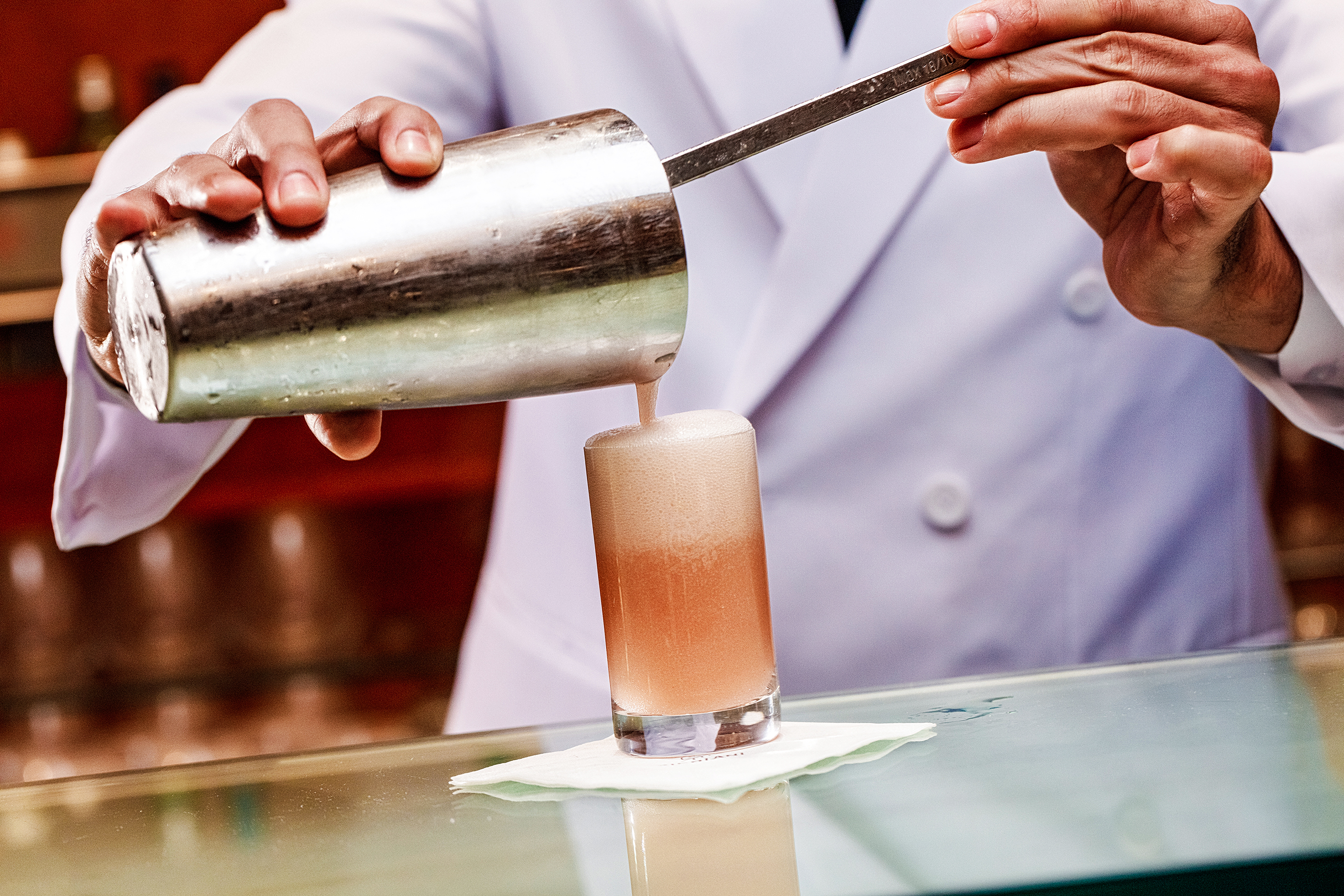 Der Bellini ist ein spritziger Aperitif mit geringem Alkoholgehalt und in zwei alkoholfreien Varianten für jede Zielgruppe bekömmlich.