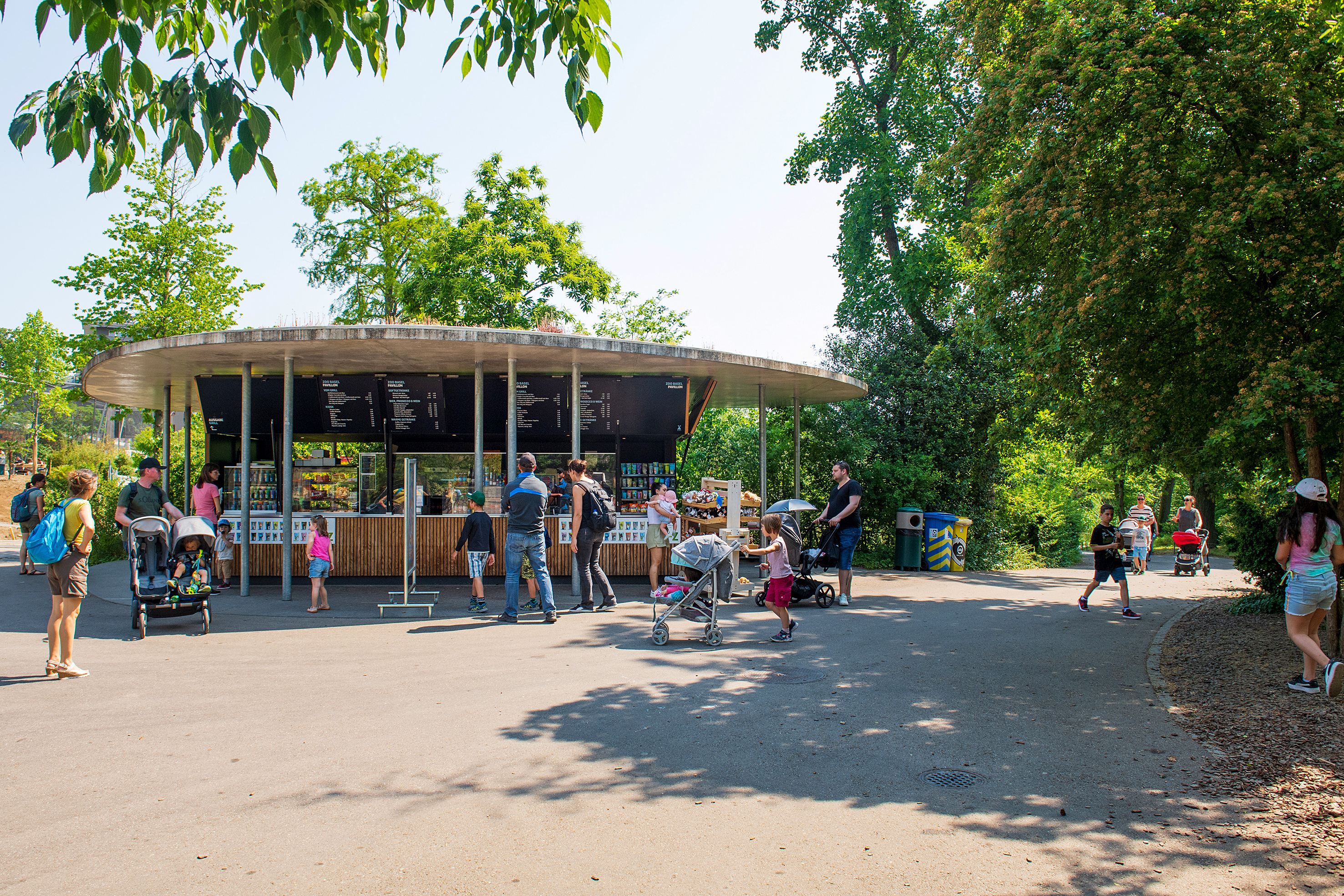 60 % der Zoobesucherinnen und Zoobesucher geniessen die Köstlichkeiten in einem der vielen Gastro-Bereiche des Zoos.