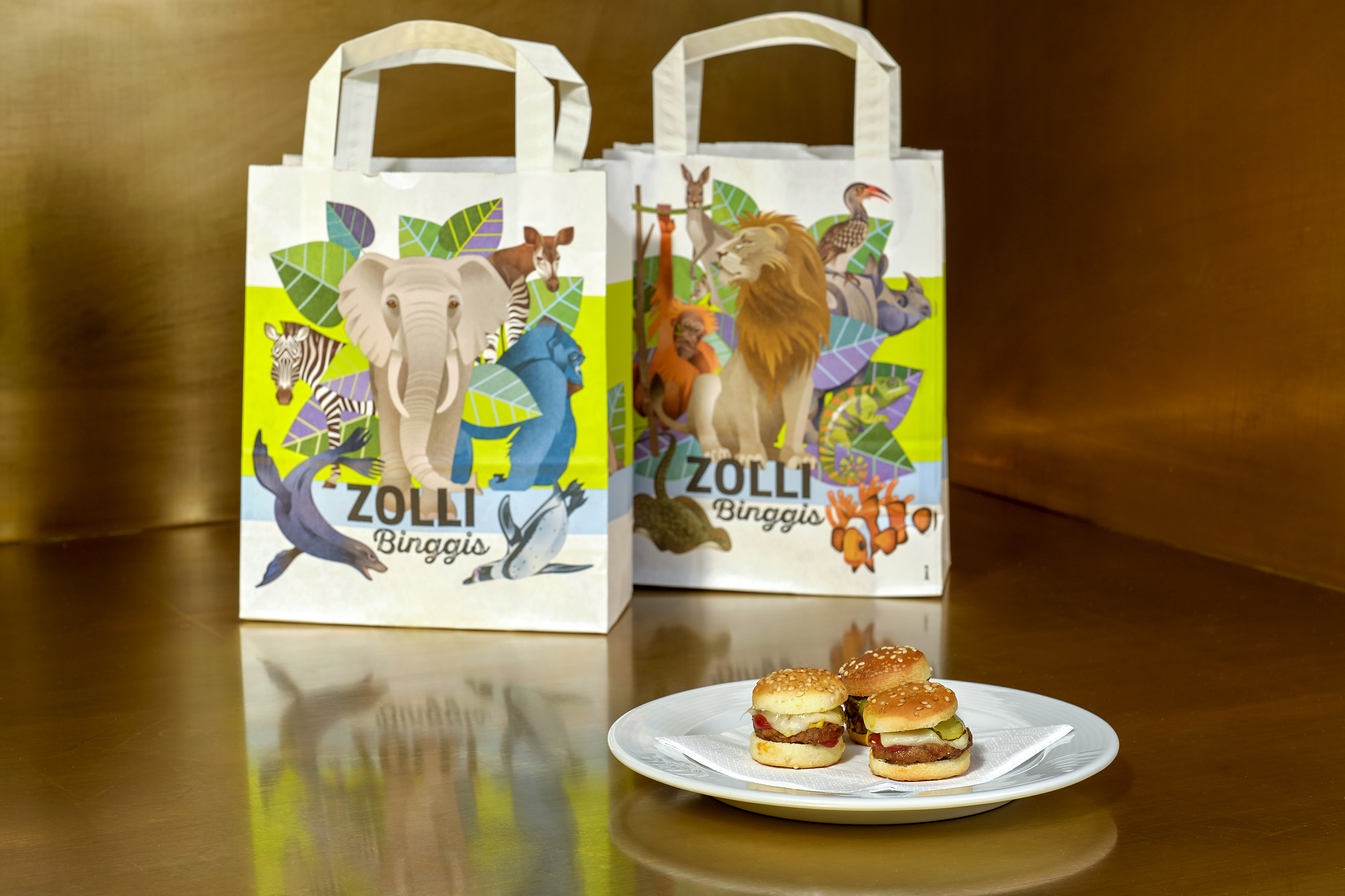 Sie sind im praktischen Karton zu 48 Stück à 22 g bei Cheese und 20 g bei Classic erhältlich und haben den Ruf, bei den Gästen besonders gut anzukommen – die Mini Burger von Delicool.