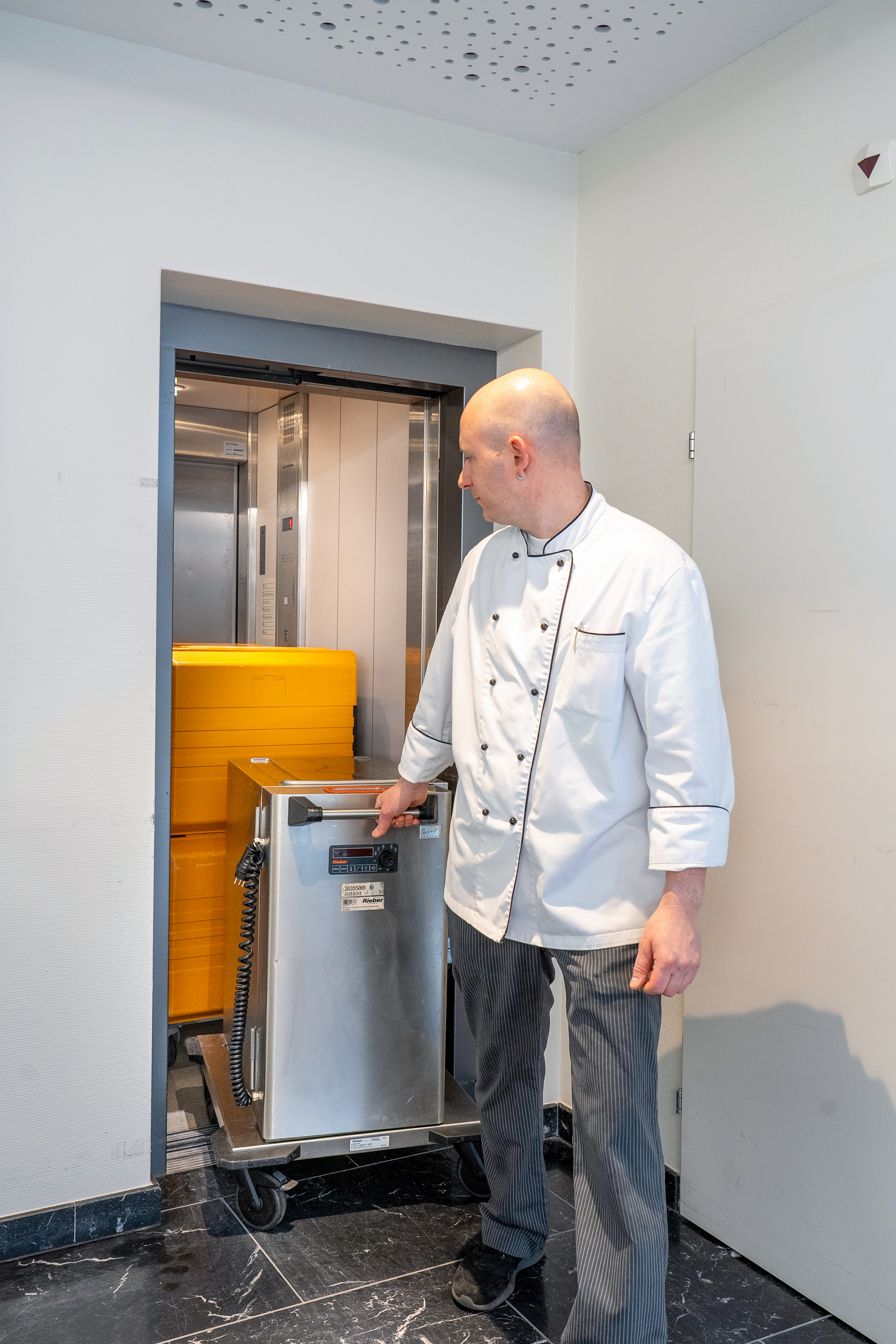 In den beheizten Speisentransport-Boxen Thermoport 4.0 Set können Speisen transportiert werden.