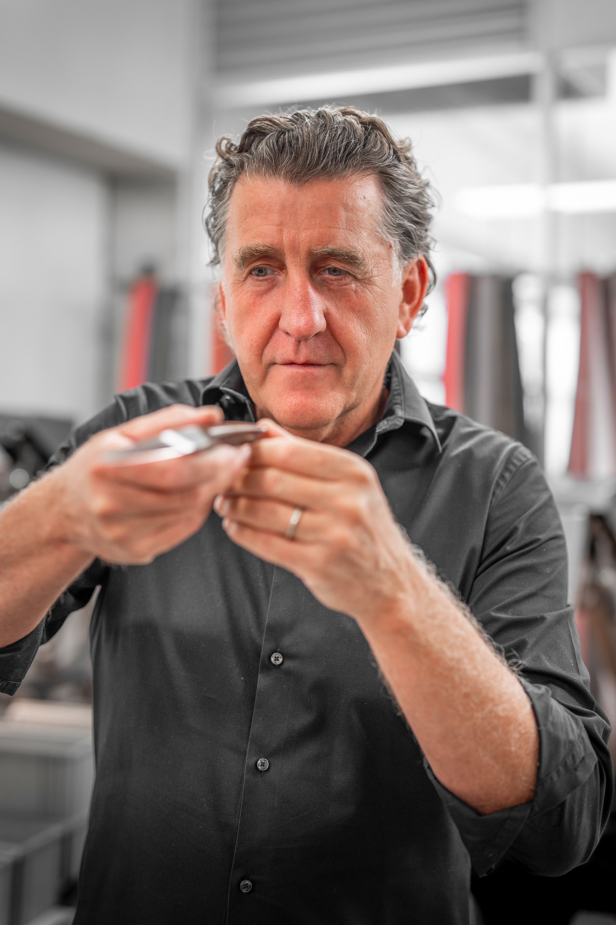 Mit Präzision an der Arbeit: Michael Bach, Gründer und Inhaber von sknife.