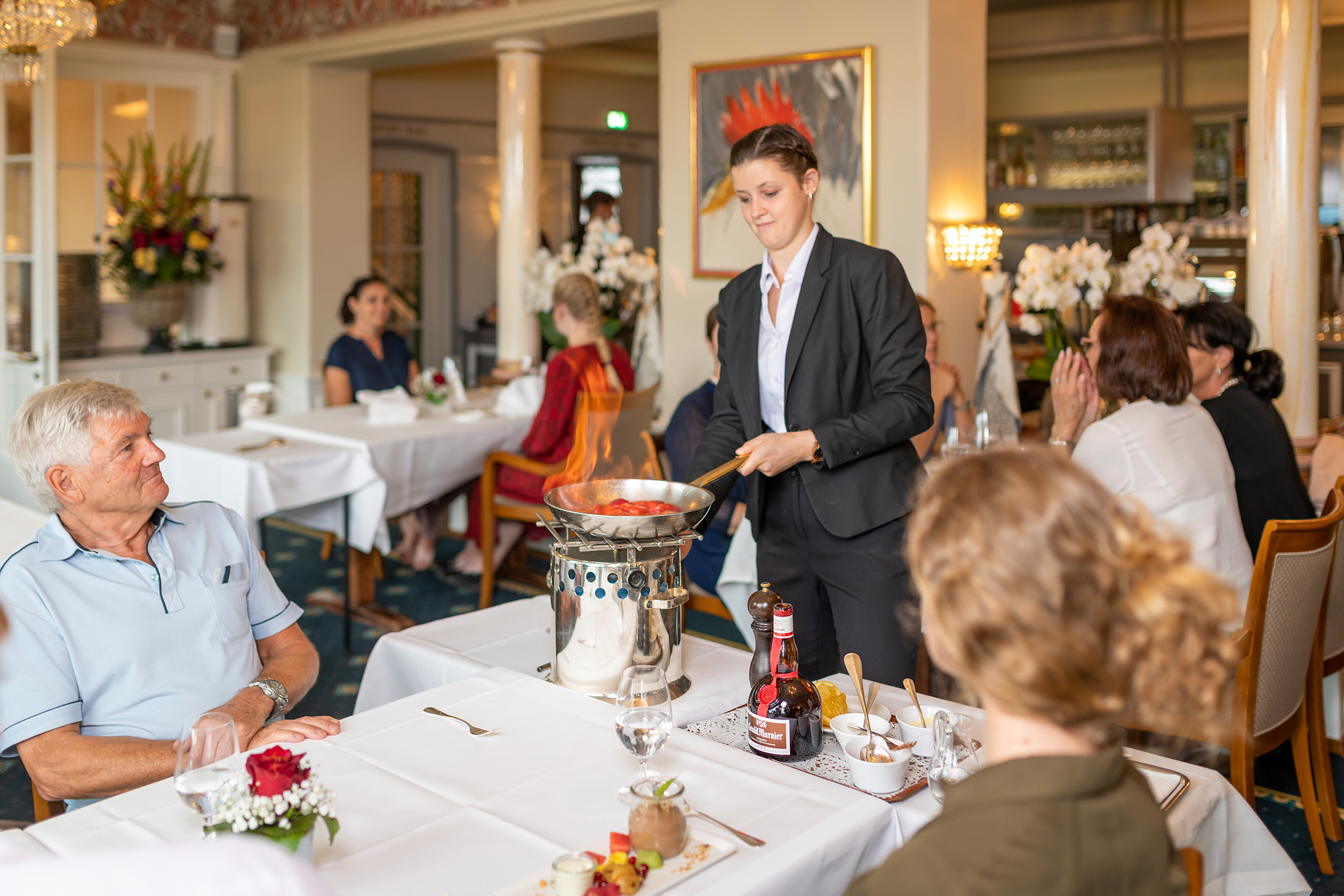 Klassischer Service: In der Waldmannsburg wird noch am Tisch flambiert.
