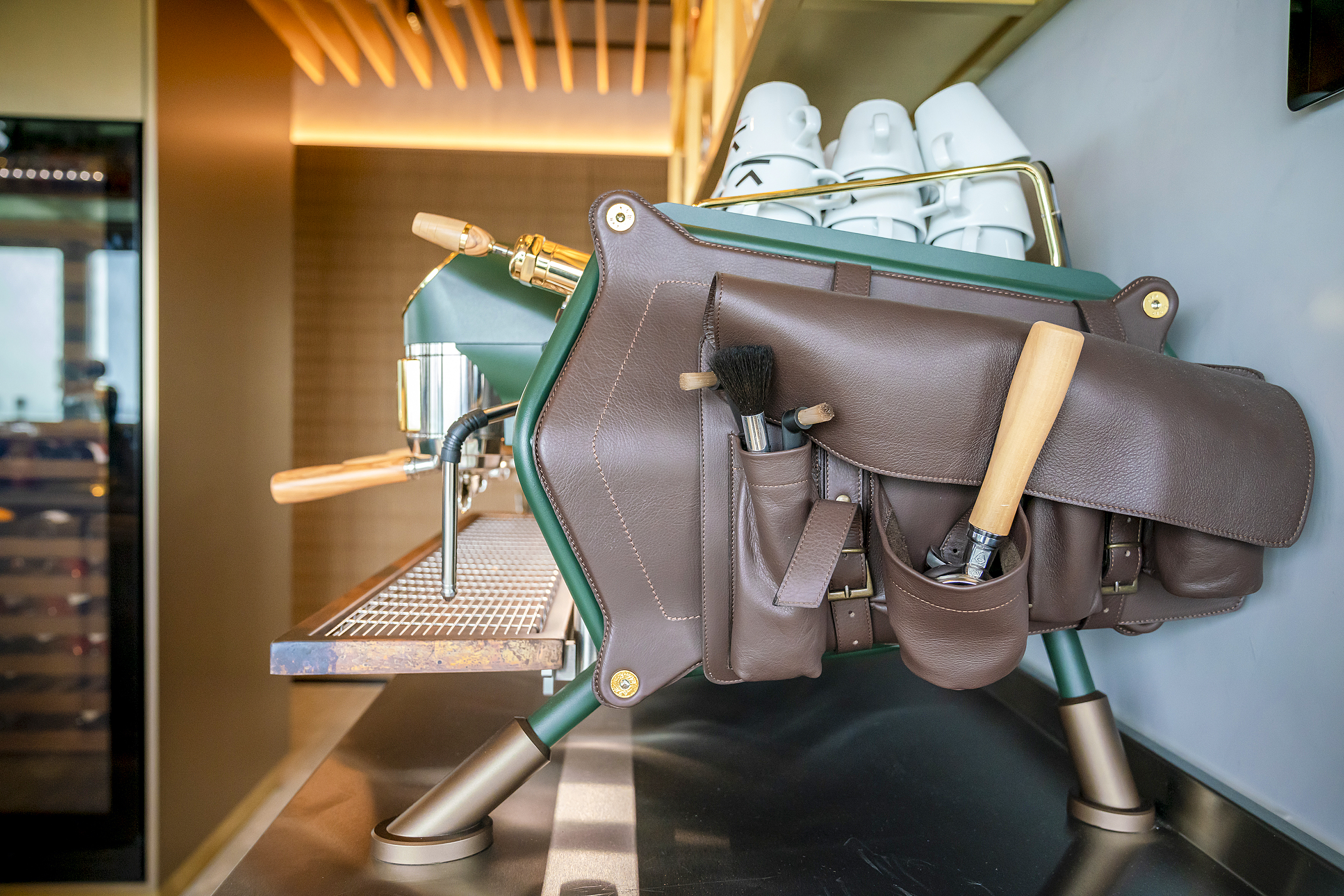 Schönes Detail: Die Ledertaschen auf der Seite stehen für echtes Handwerk und bieten gleichzeitig praktischen Stauraum für sämtliche Kleinteile.