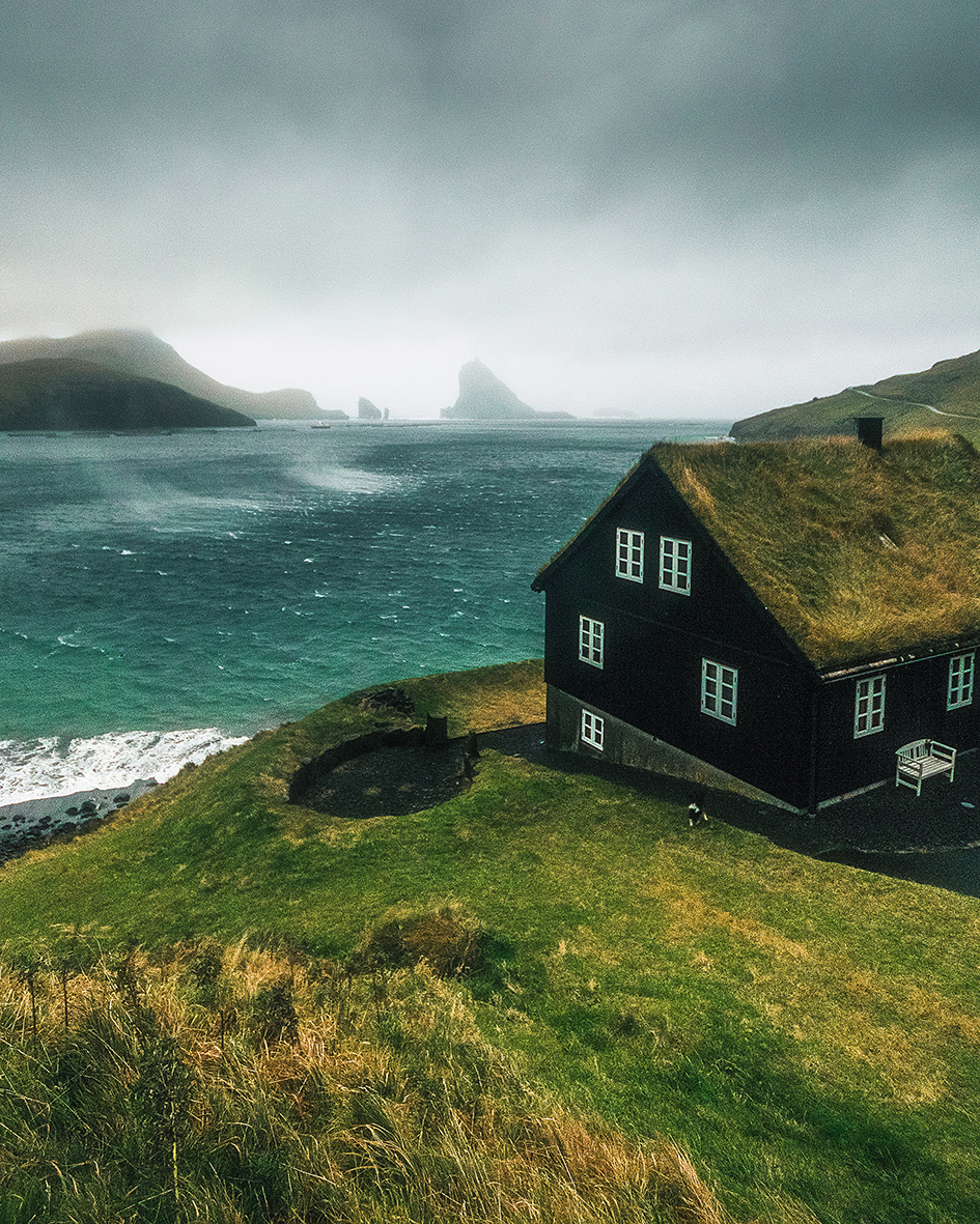 Hiddenfjord-salmon-pens-Bour