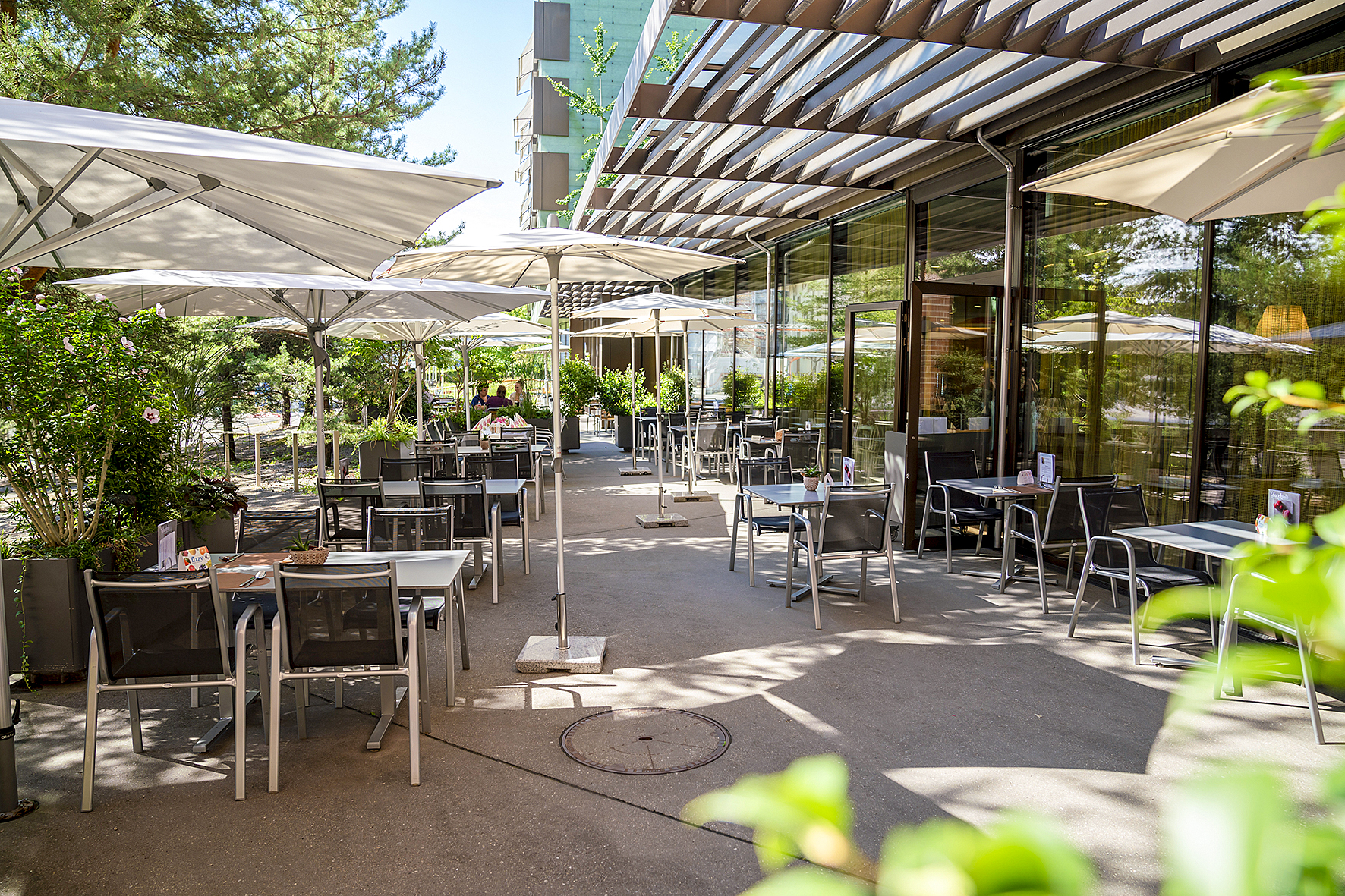 Das Alters- und Pflegezentrum Bruggwiesen ist eine öffentlich-rechtliche Anstalt, liegt direkt am Marktplatz von Effretikon und führt das Restaurant Pura Vida mit 80 Innen- und 50 Aussenplätzen.