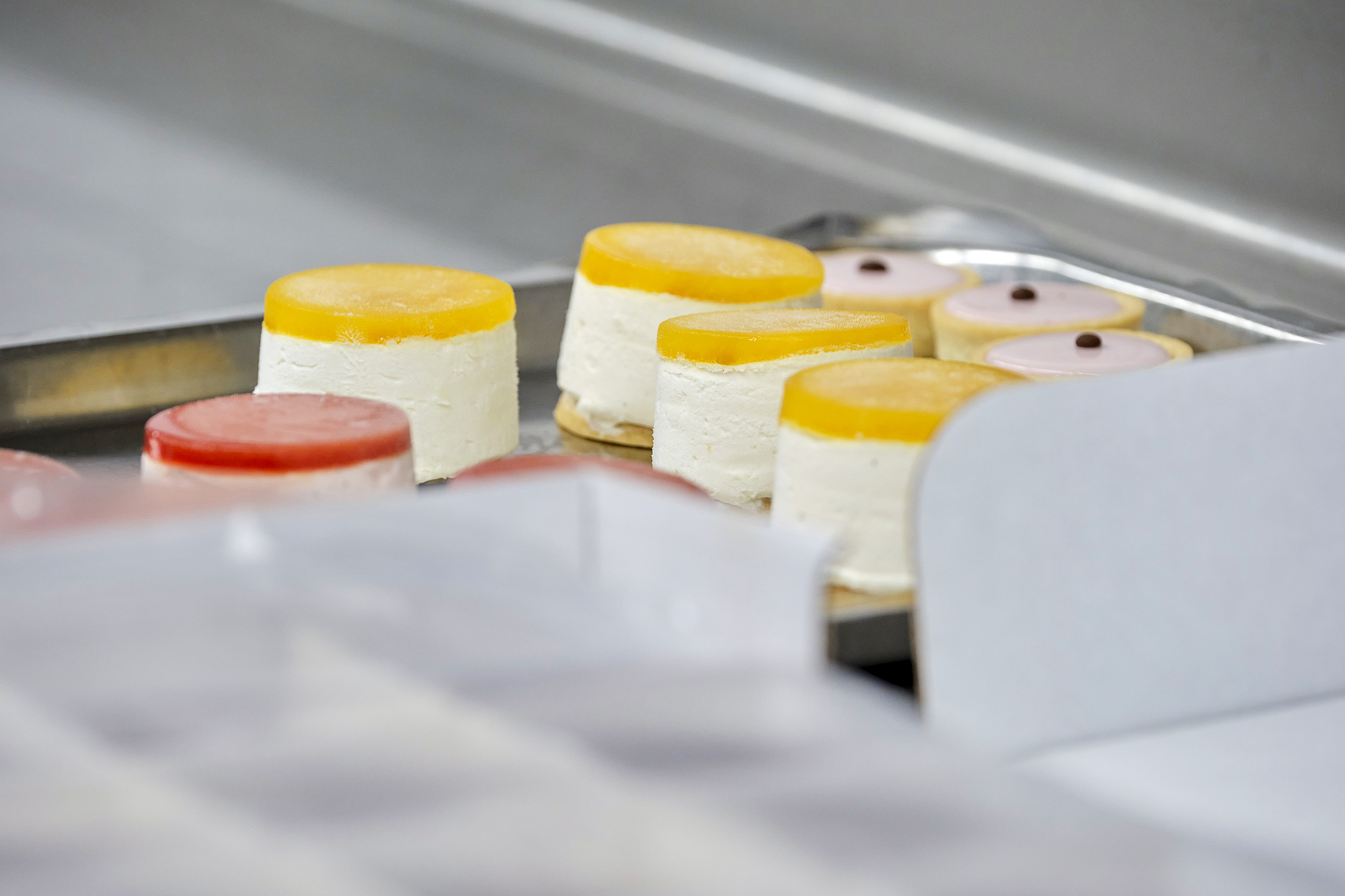 Portionendessert, wenn es etwas mehr sein darf: Ananas Royal, Erdbeer-Sauerrahm-Vanille oder Marroni mit Sauerkirschen.