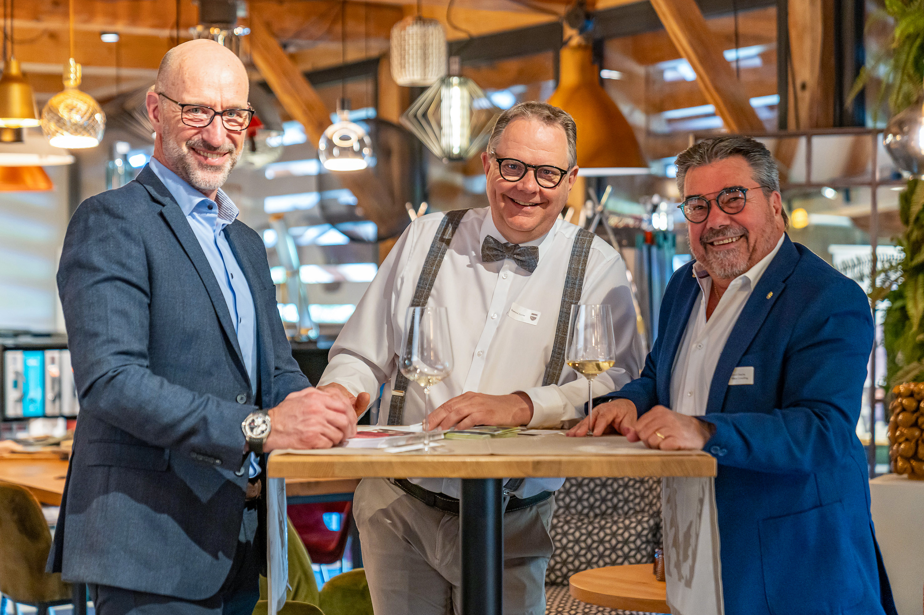 Frank Reutlinger von Kohl & Partner sowie Schönwald Porzellan, Raymond Zürcher von der Gschwend AG Gastro-Bau und Roland Gasche von AC Altera Consulting (v.l.).