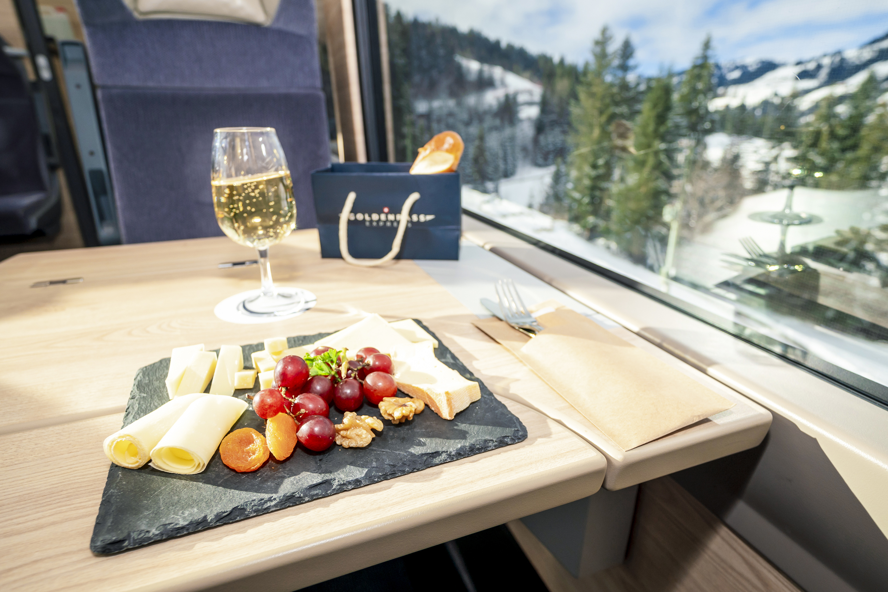 Das Catering umfasst erlesene Spezialitäten, die entlang der Linie produziert werden.