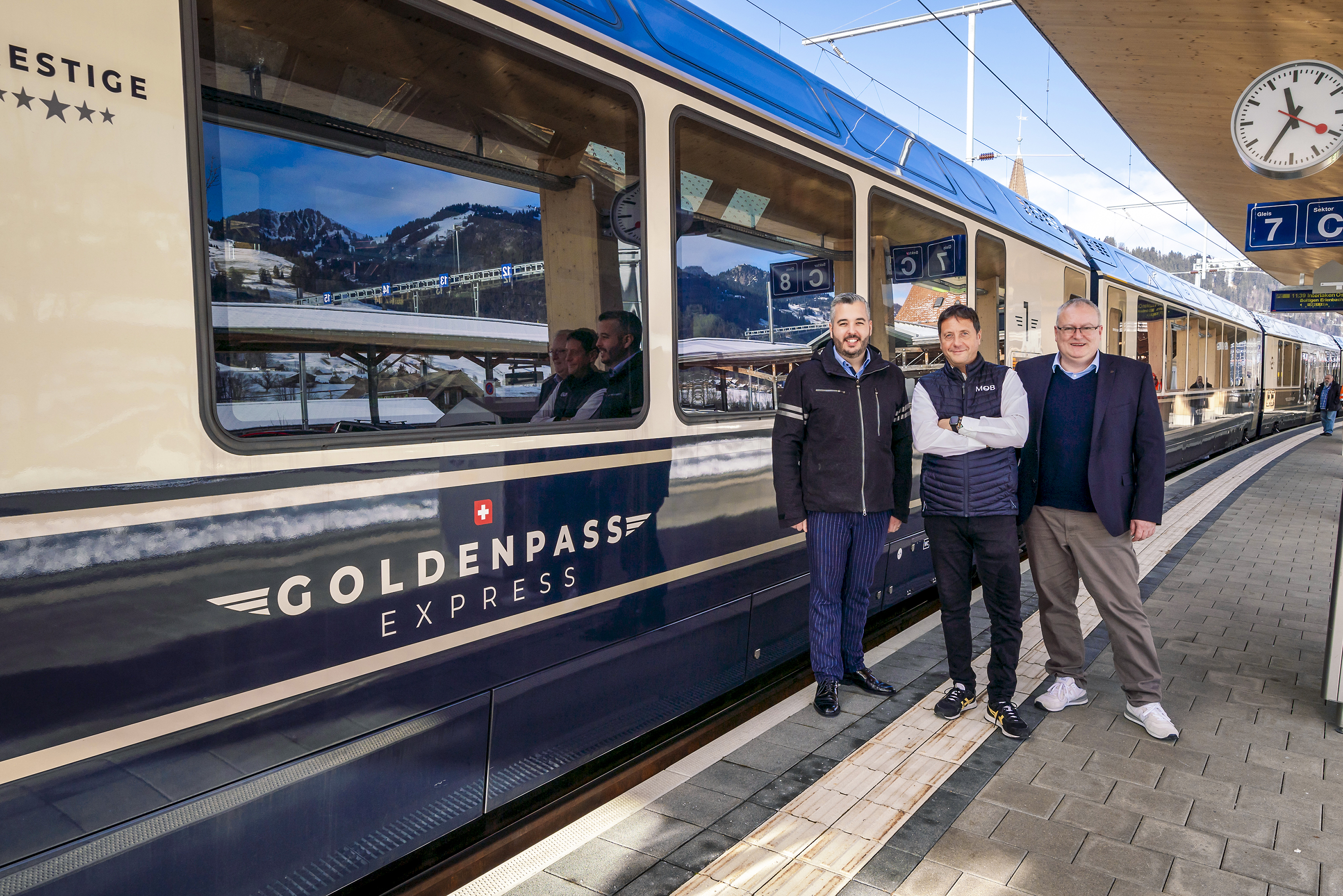 Eine Kooperation mit viel gegenseitiger Sympathie (v.l.): Christoph Staubli, Project Manager Railway, Enrico D’Herin, Catering-Manager der MOB, und Marco Schwarzenbach, Marketing Manager bei der Rex-Royal AG.