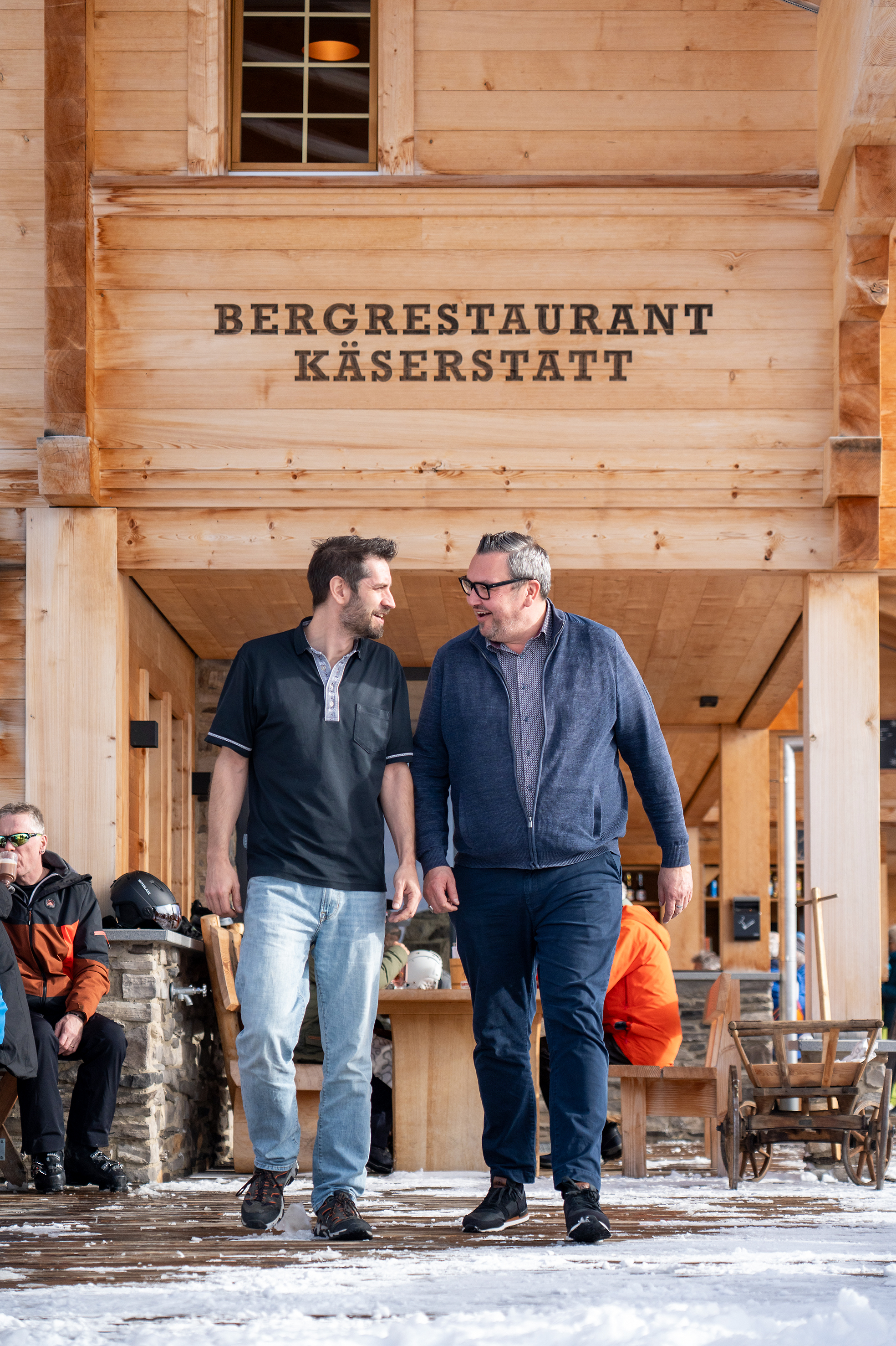 Zwei Firmen mit gleicher Kultur und die gemeinsame Leidenschaft für gute Küche: André Degelo, Gastgeber im Bergrestaurant Käserstatt, und Alex Freiburghaus, Markenverantwortlicher der Bartscher AG.