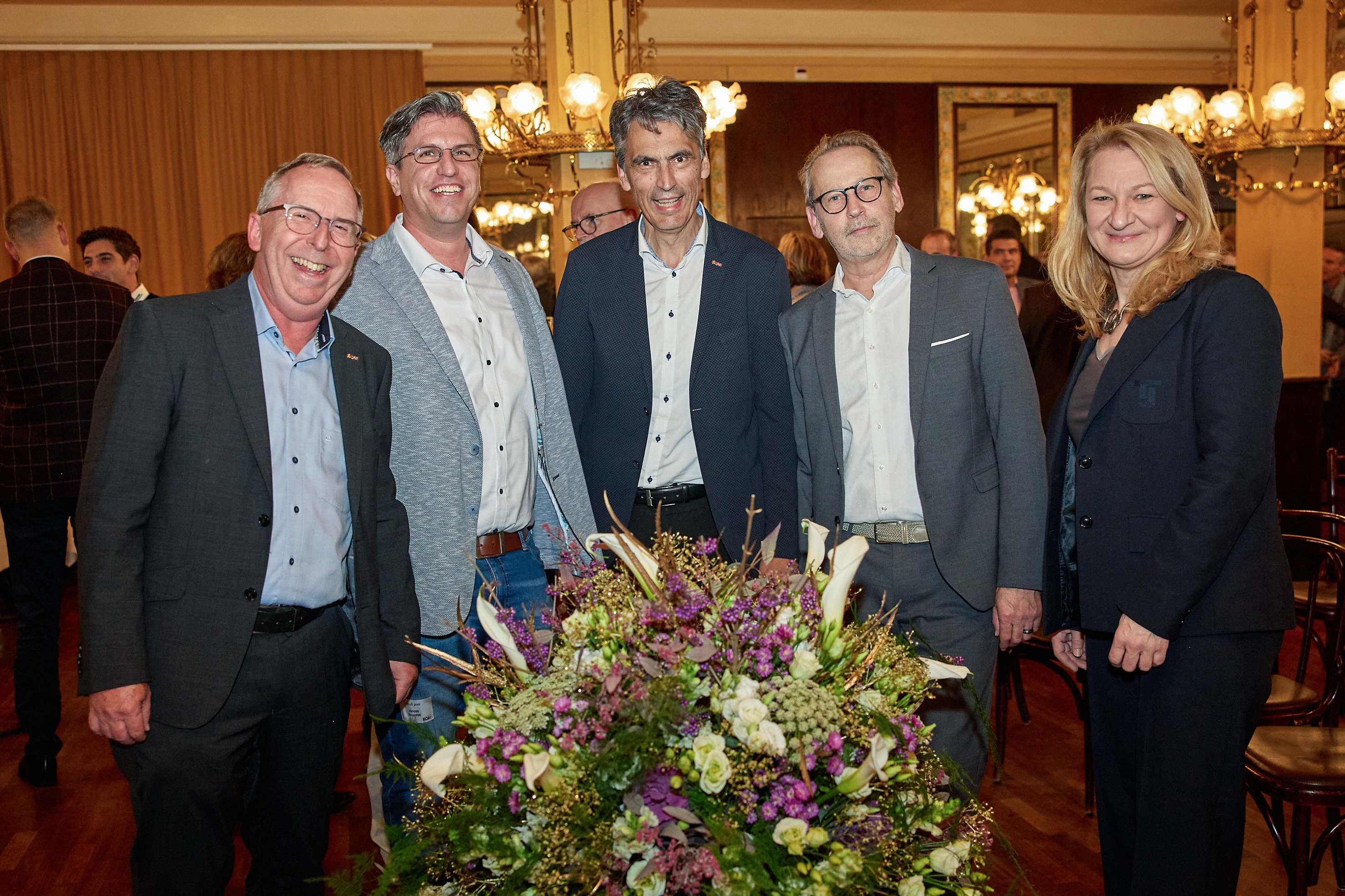 Der Vorstand und die Geschäftsstelle an der Jubiläumsfeier, die im Beisein von Mitgliedern und Gästen aus anderen Verbänden stattfand (v.l.): Andreas Zolliker, Manfred Möckli, Walter Nef, Jürg Luginbühl, Elisabeth Erber.