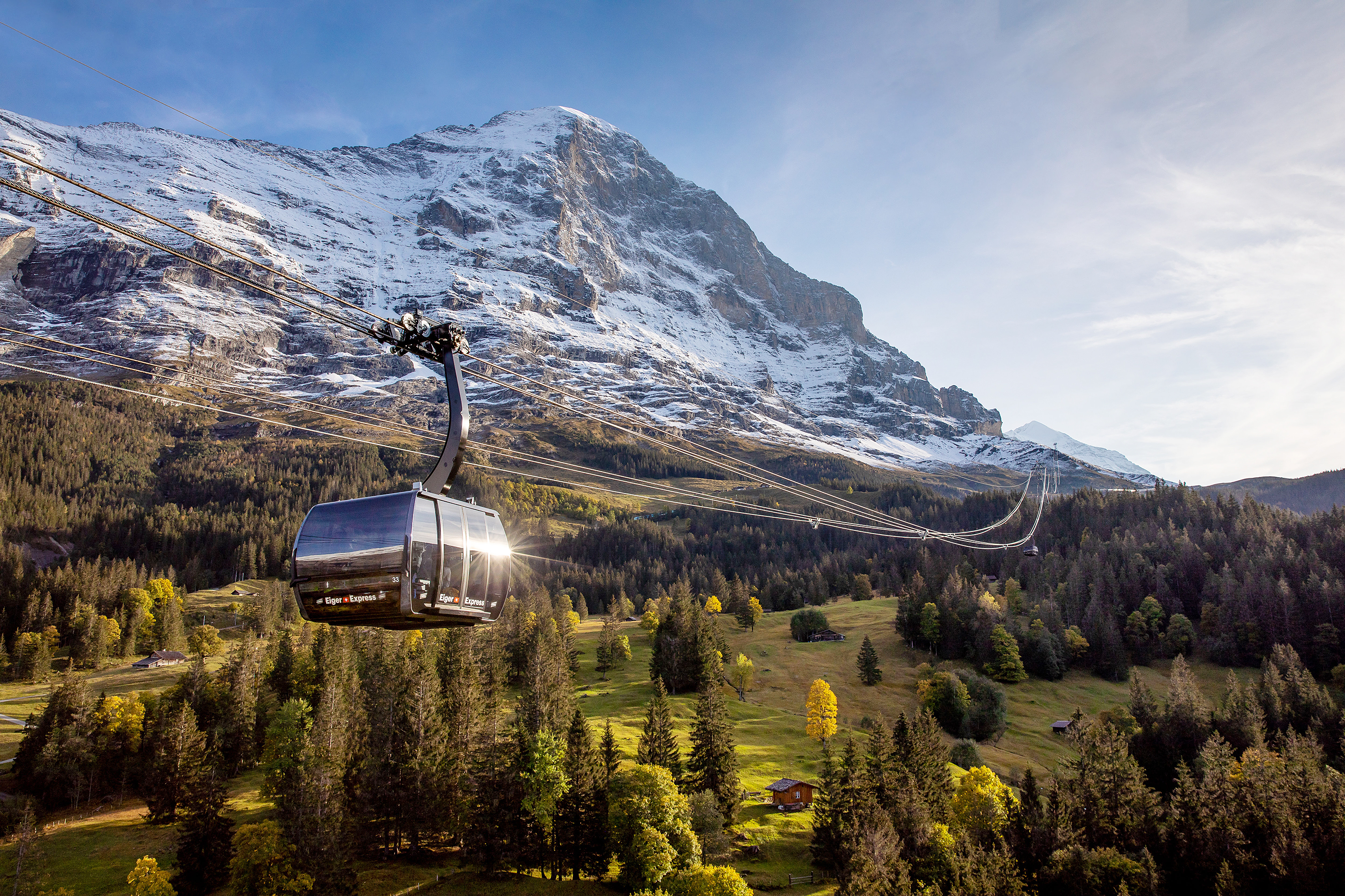 Der neue Eiger Express fährt in nur 15 Minuten vom Grindelwald Terminal zur Station Eigergletscher. Dank direkter Umsteigemöglichkeit verkürzt sich die Reisezeit zum Jungfraujoch um 47 Minuten.