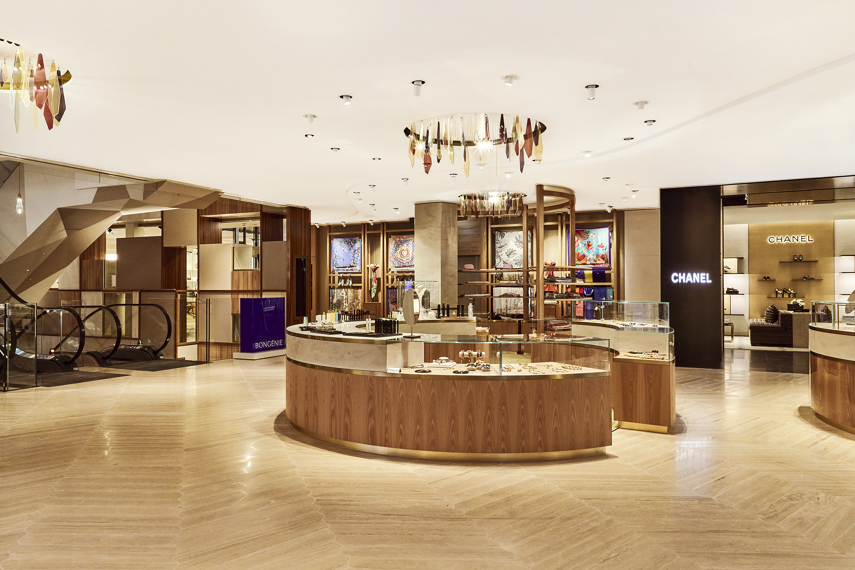 Grieder zog an die Bahnhofstrasse 3 und tritt seither unter dem Namen Bongénie auf.