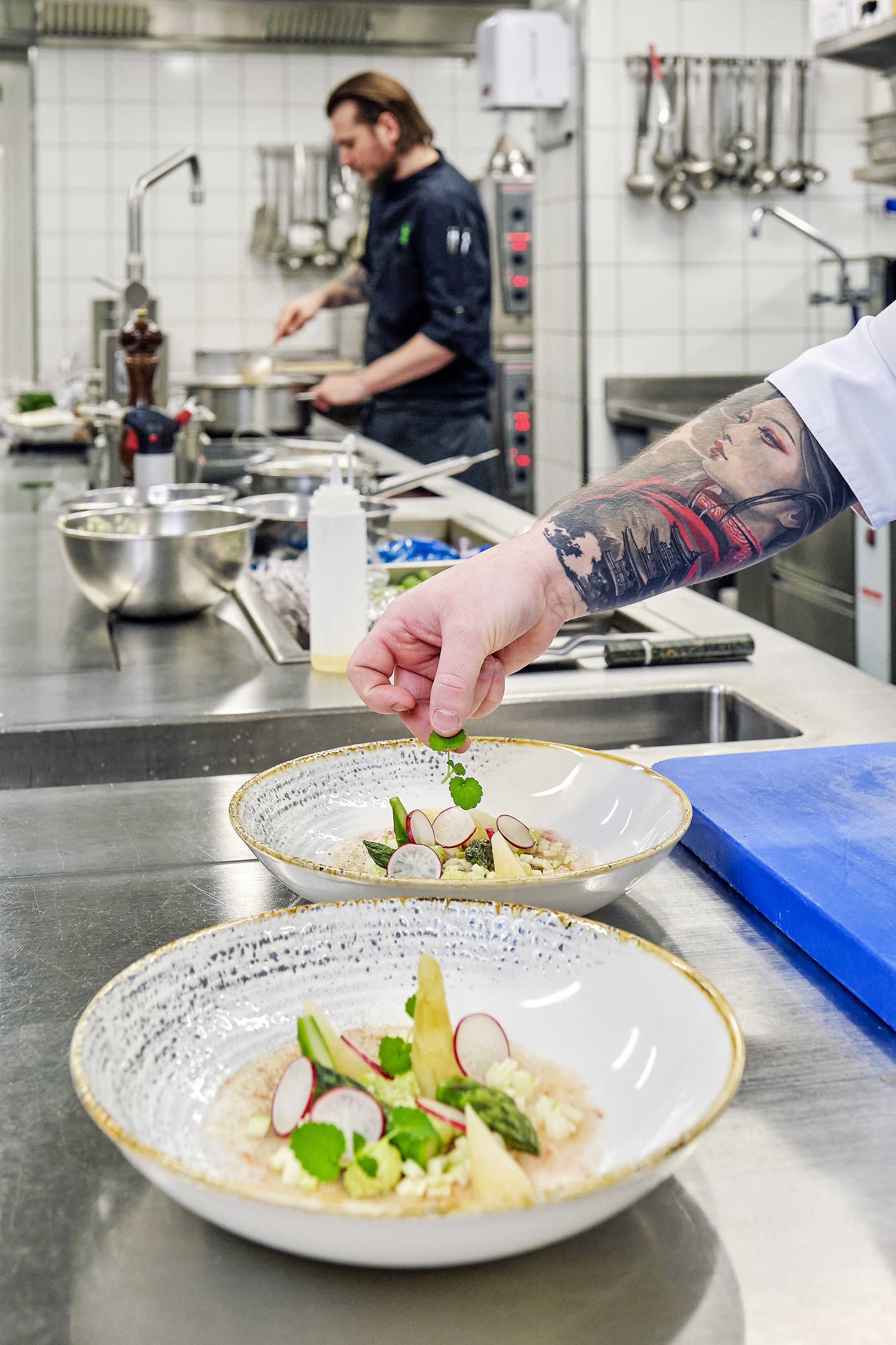 Die neue Vorspeise mit Scampi-Carpaccio passt perfekt zu warmen Frühlingstagen. Die Scampi stammen aus der Tiefkühllinie Krista von Dyhrberg.