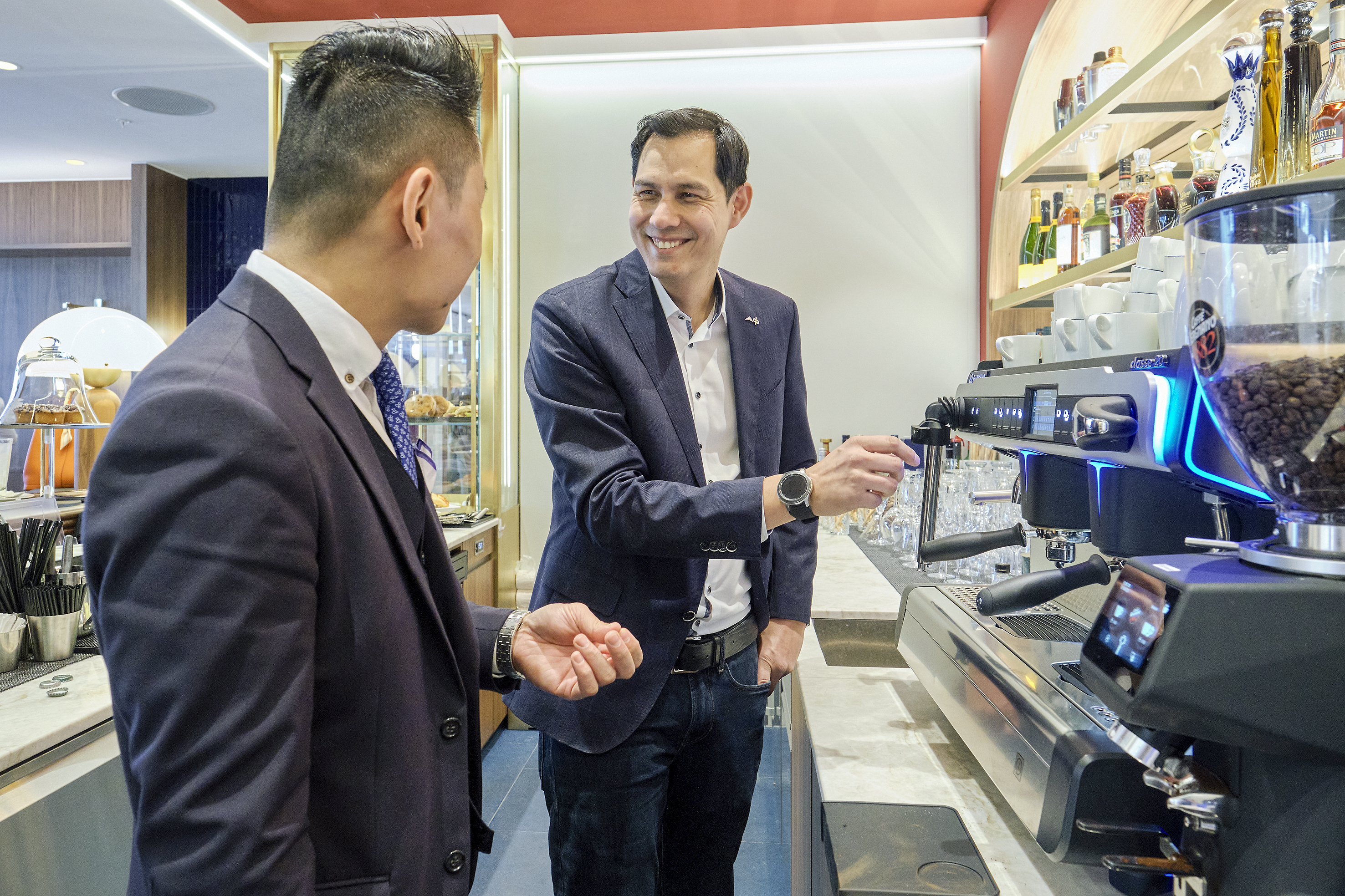 Chun Yeung vom Émile (l.) und Athit Forrer von Egro Suisse arbeiten bestens zusammen.