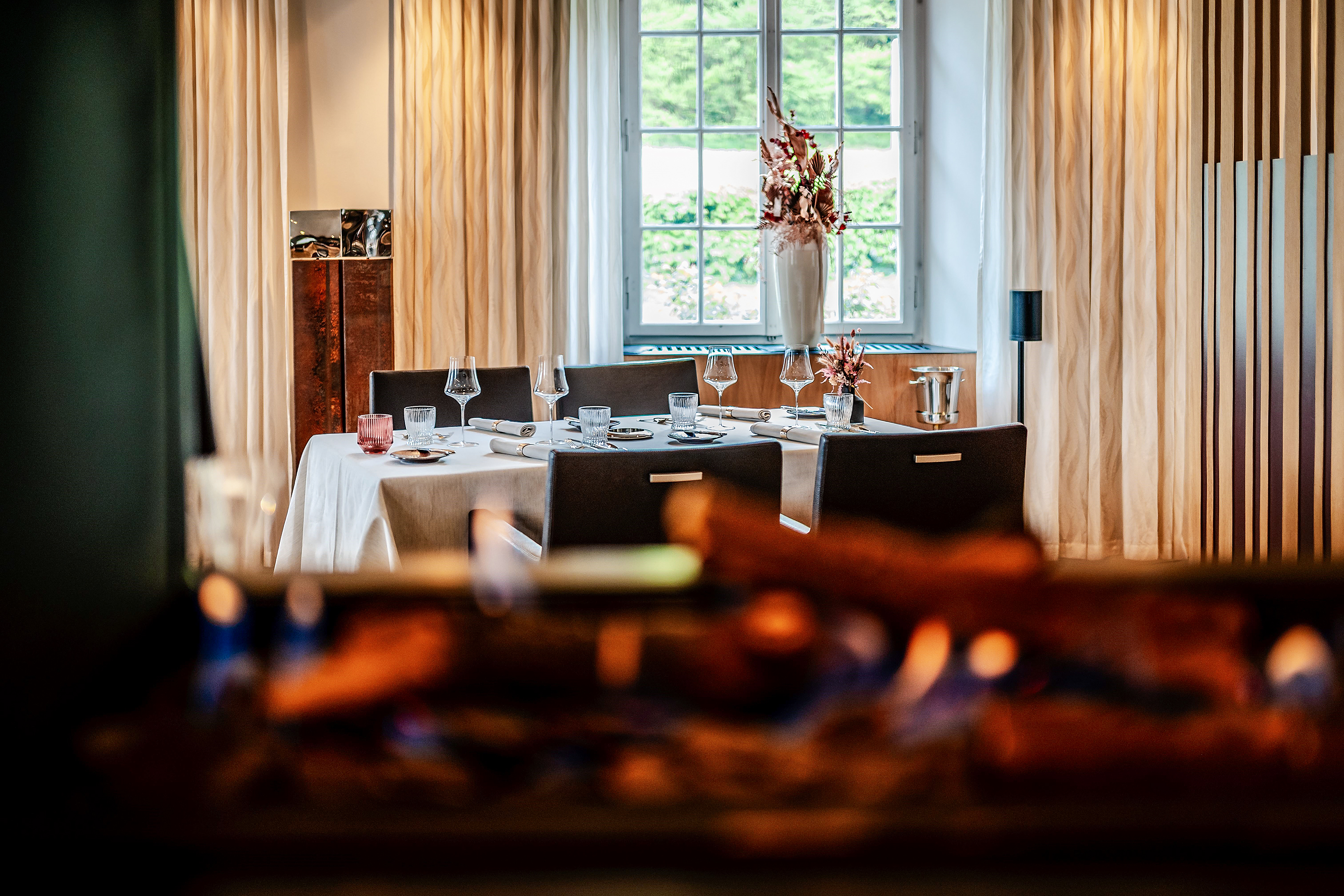 Im «Le Feu» serviert Jörg Slaschek eine modern-klassische Küche, ausgezeichnet mit einem Michelin-Stern und 17 GaultMillau-Punkten.