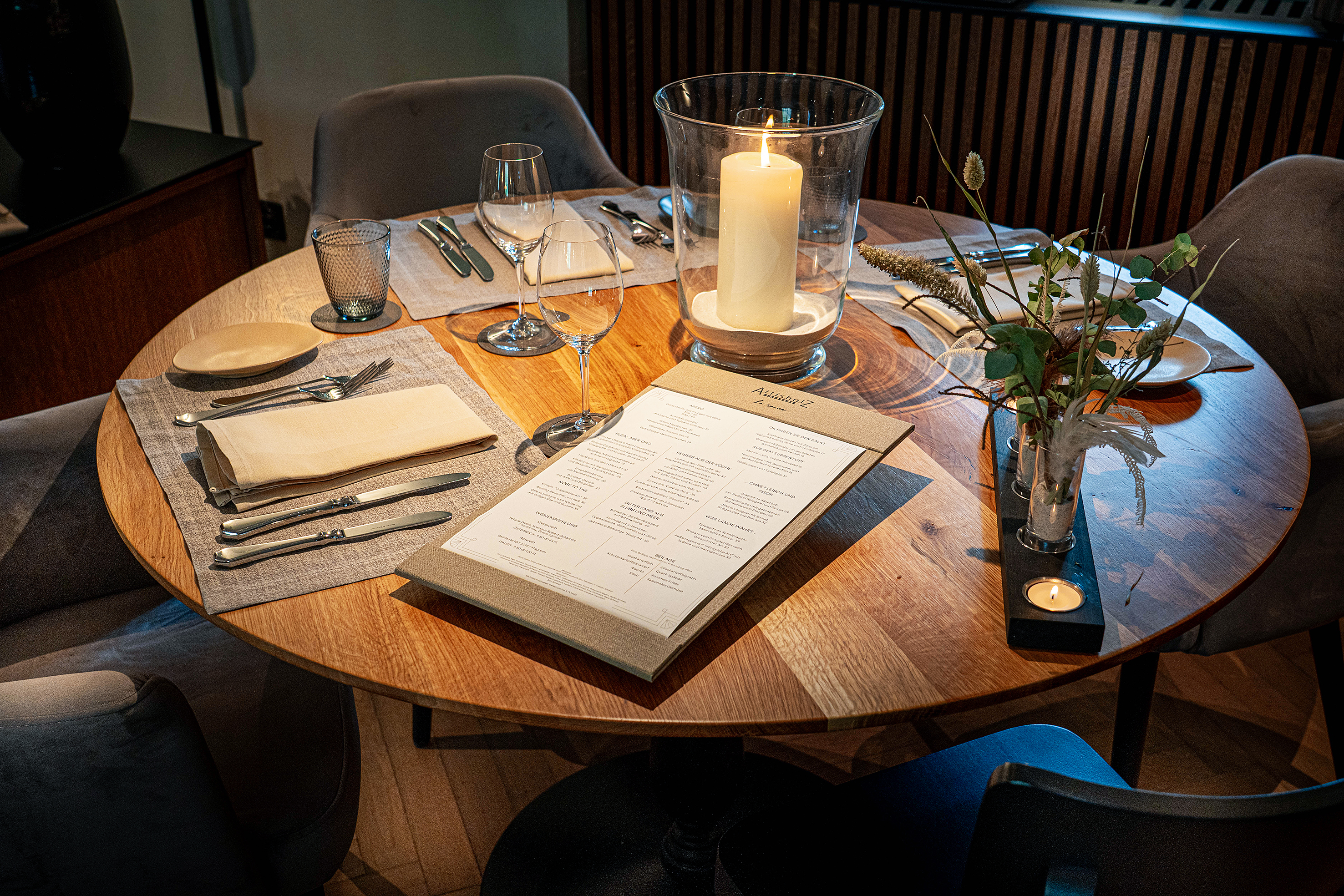 Heute sind Kartenkonzepte gefragt, die den Stil und das Ambiente von Gastronomie und Hotellerie perfekt ergänzen. Eine Spezialität der Firma Glen.