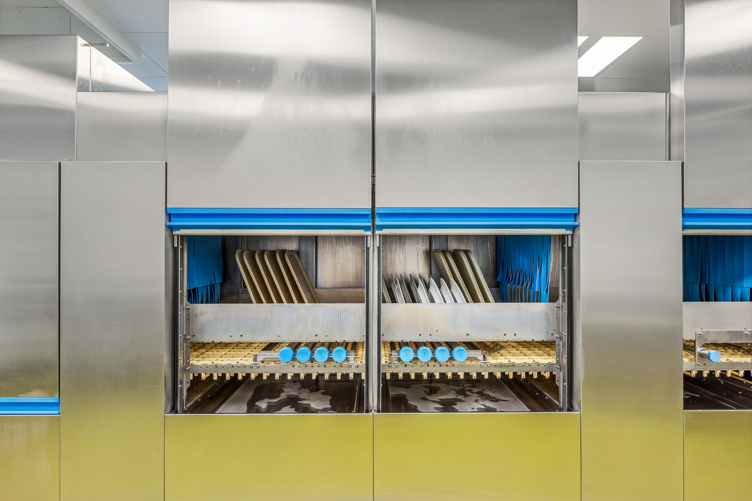 Ein Blick ins Innere der M-iQ Bandtransportanlage.