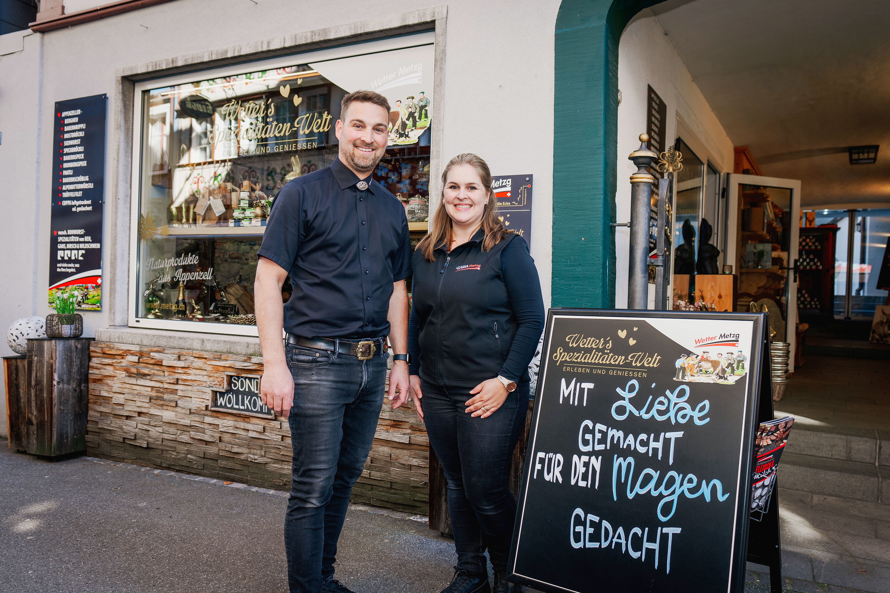 Marcel Wetter und seine Schwester Petra Pflaum-Wetter – sie arbeitet in der Spezialitätenwelt, er im Verkaufsladen der Metzgerei.